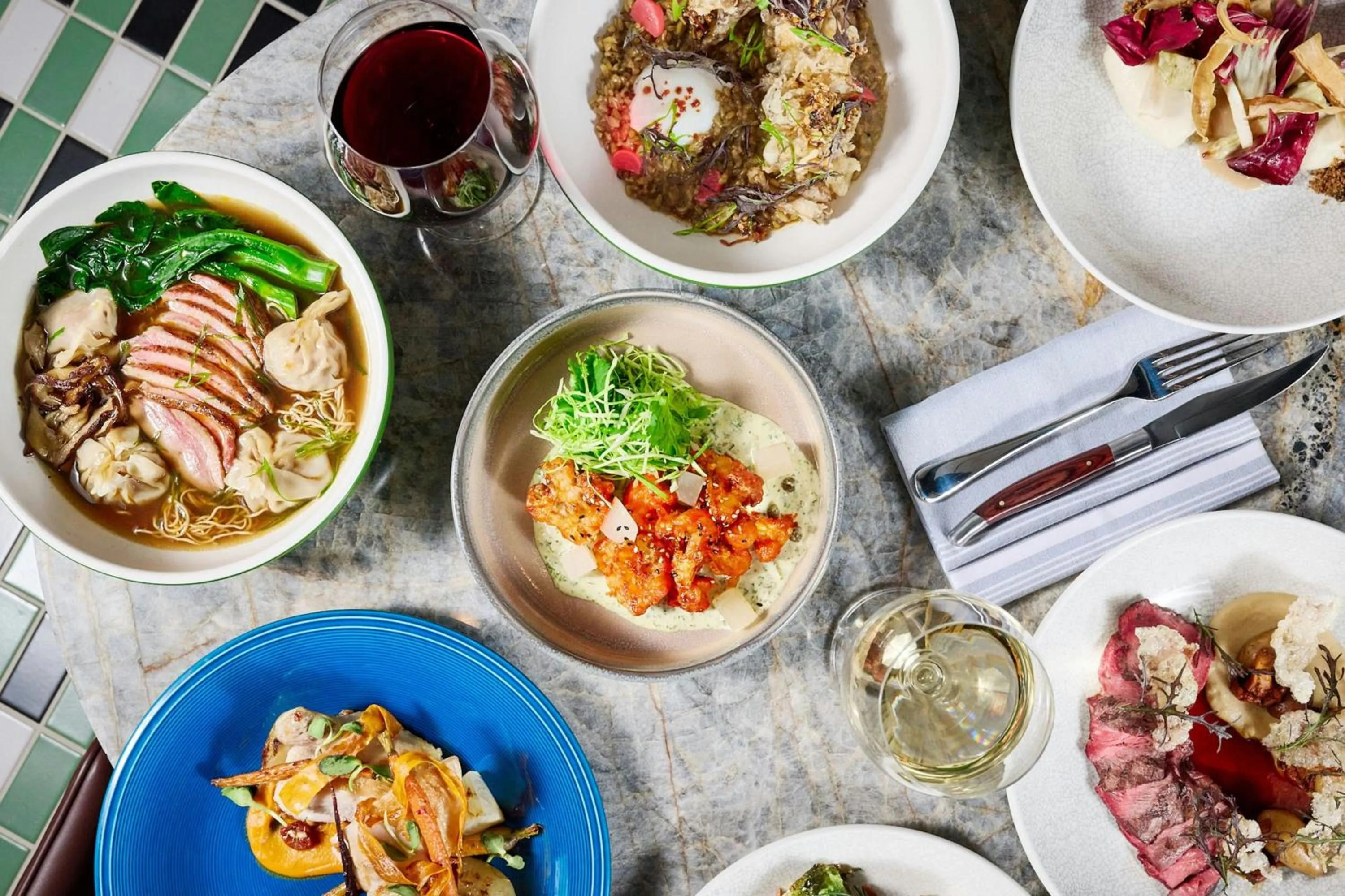 Restaurant/places to eat in The Jay, Autograph Collection