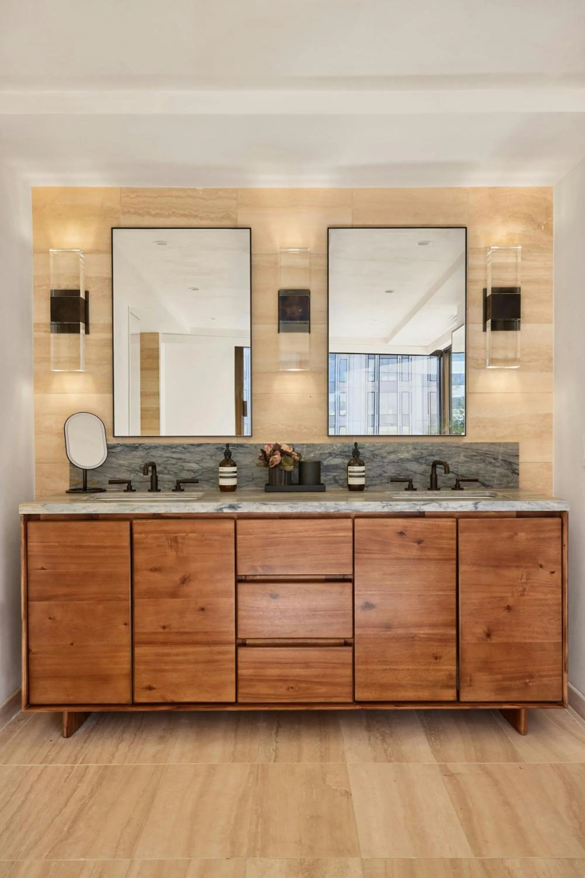 Bathroom in The Jay, Autograph Collection