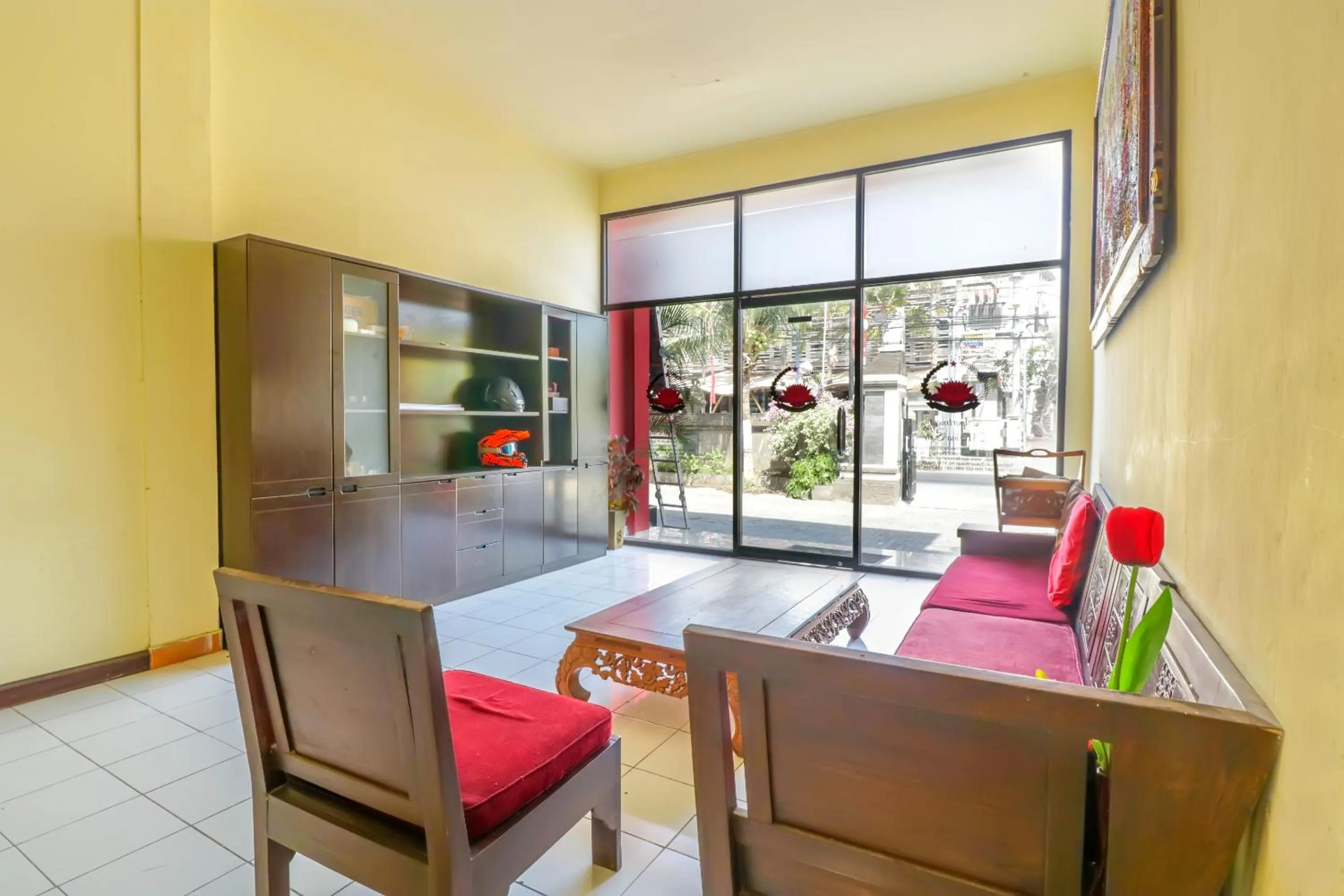 Seating Area in OYO 1684 Marina Suite Apartment Bali