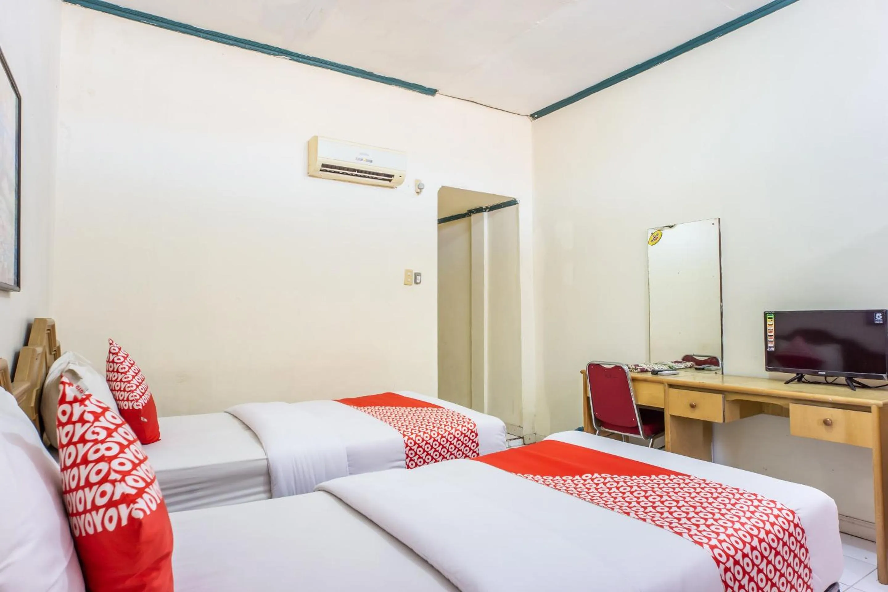 Bedroom, Bed in Hotel O Wisma Kuta Karang