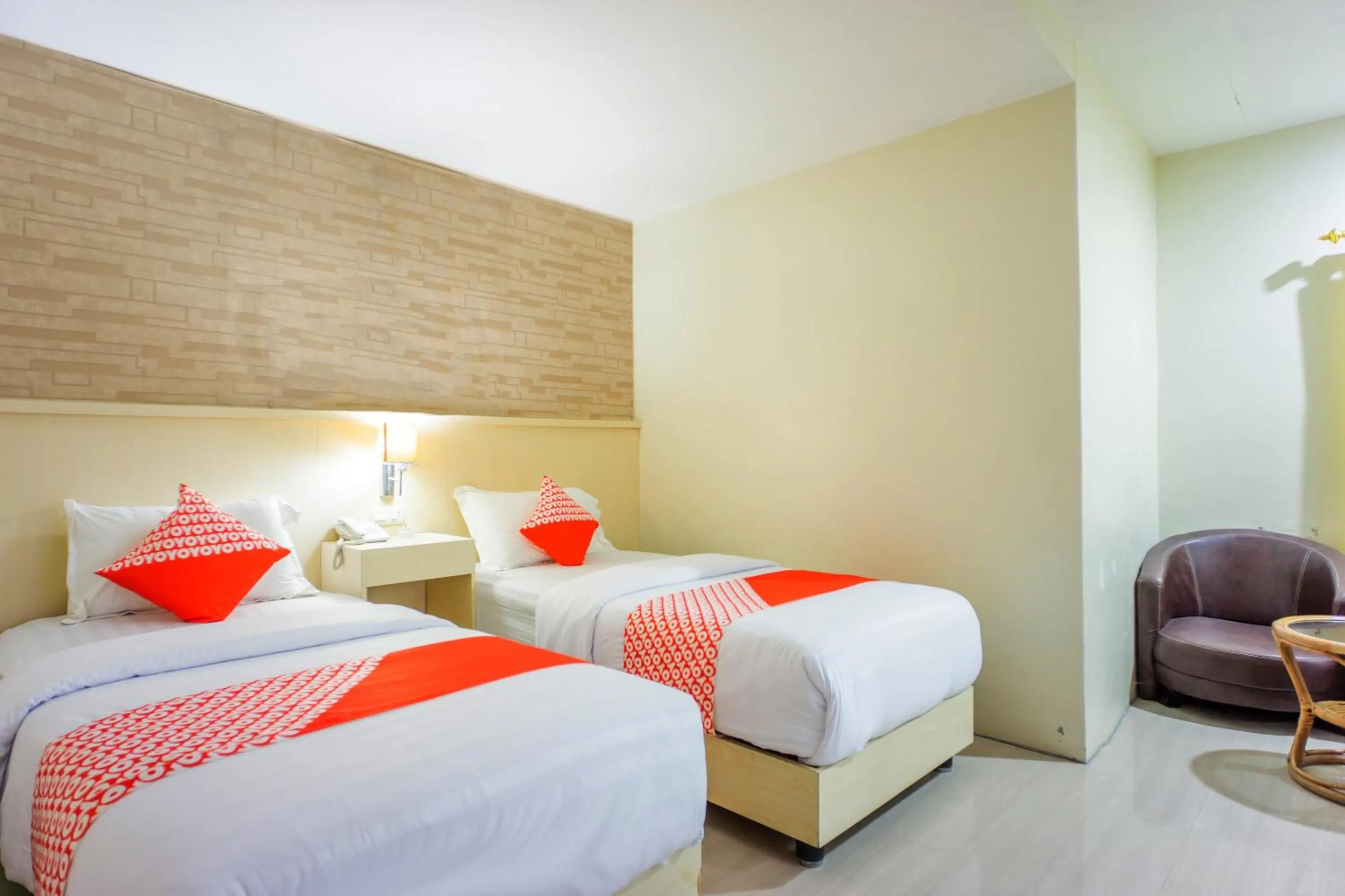 Bedroom, Bed in Hotel O Wisma Kuta Karang