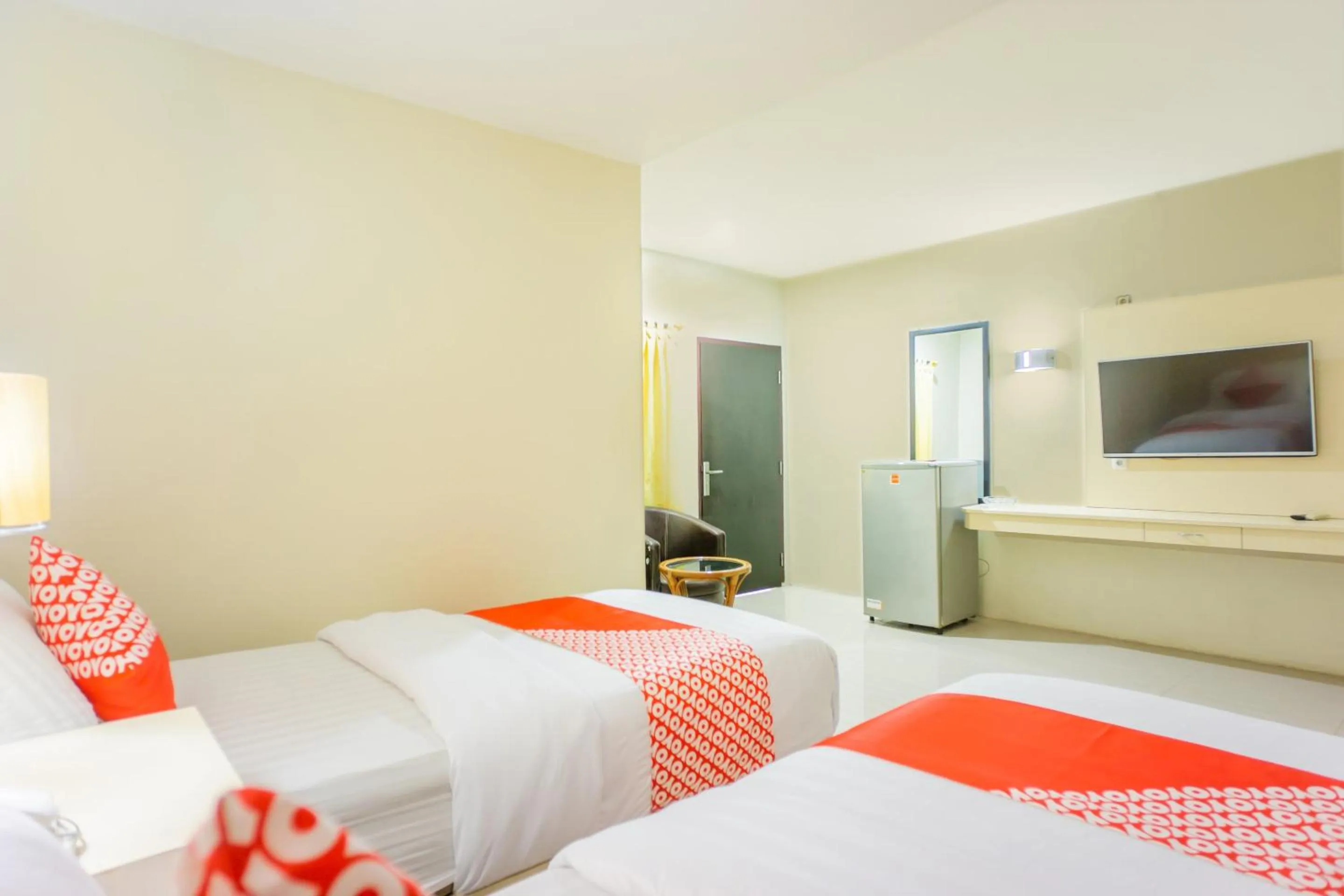 Bedroom, Bed in Hotel O Wisma Kuta Karang