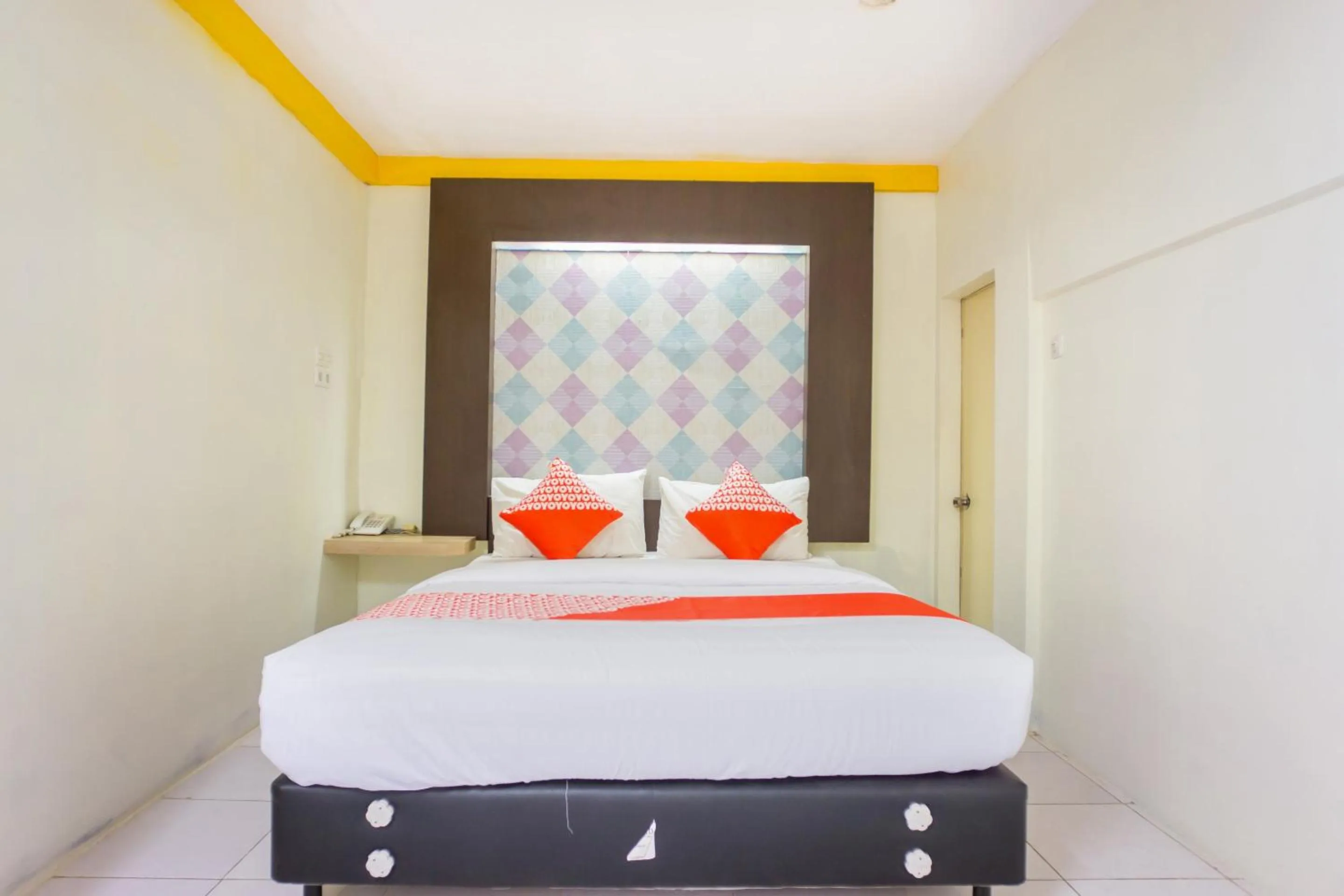 Bedroom, Bed in Hotel O Wisma Kuta Karang