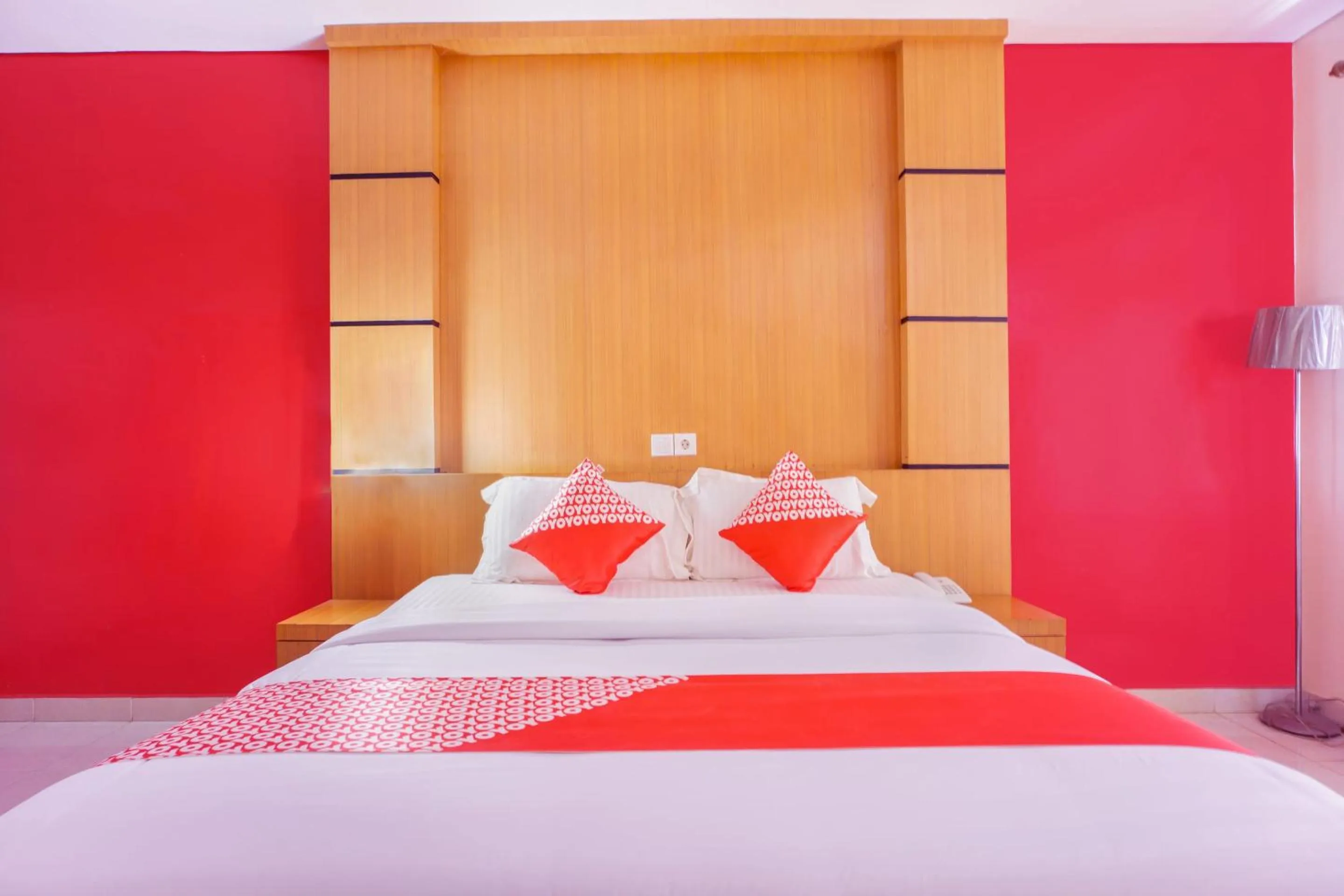 Bedroom, Bed in Hotel O Wisma Kuta Karang