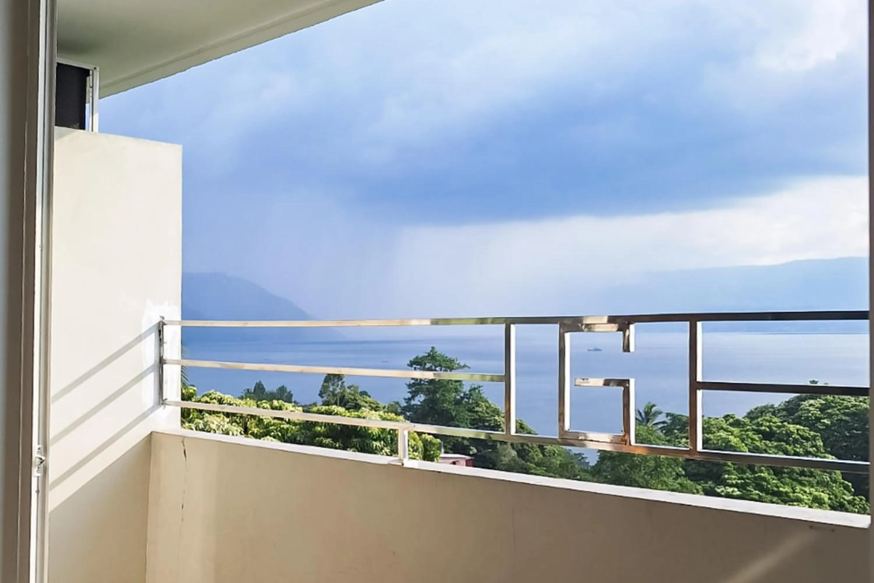 Balcony/Terrace in Urbanview Hotel Gapura Parapat by RedDoorz