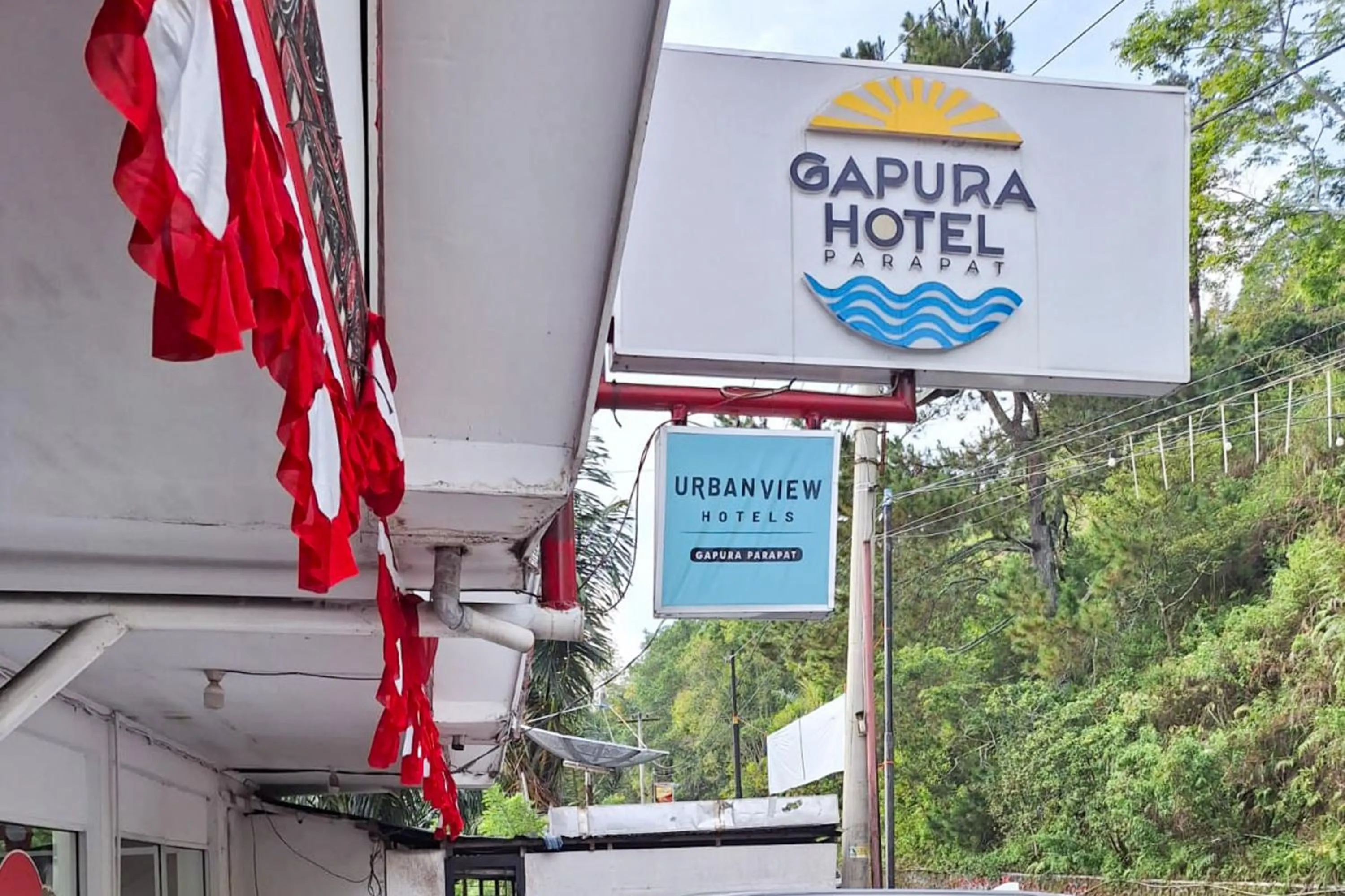 Property logo or sign in Urbanview Hotel Gapura Parapat by RedDoorz