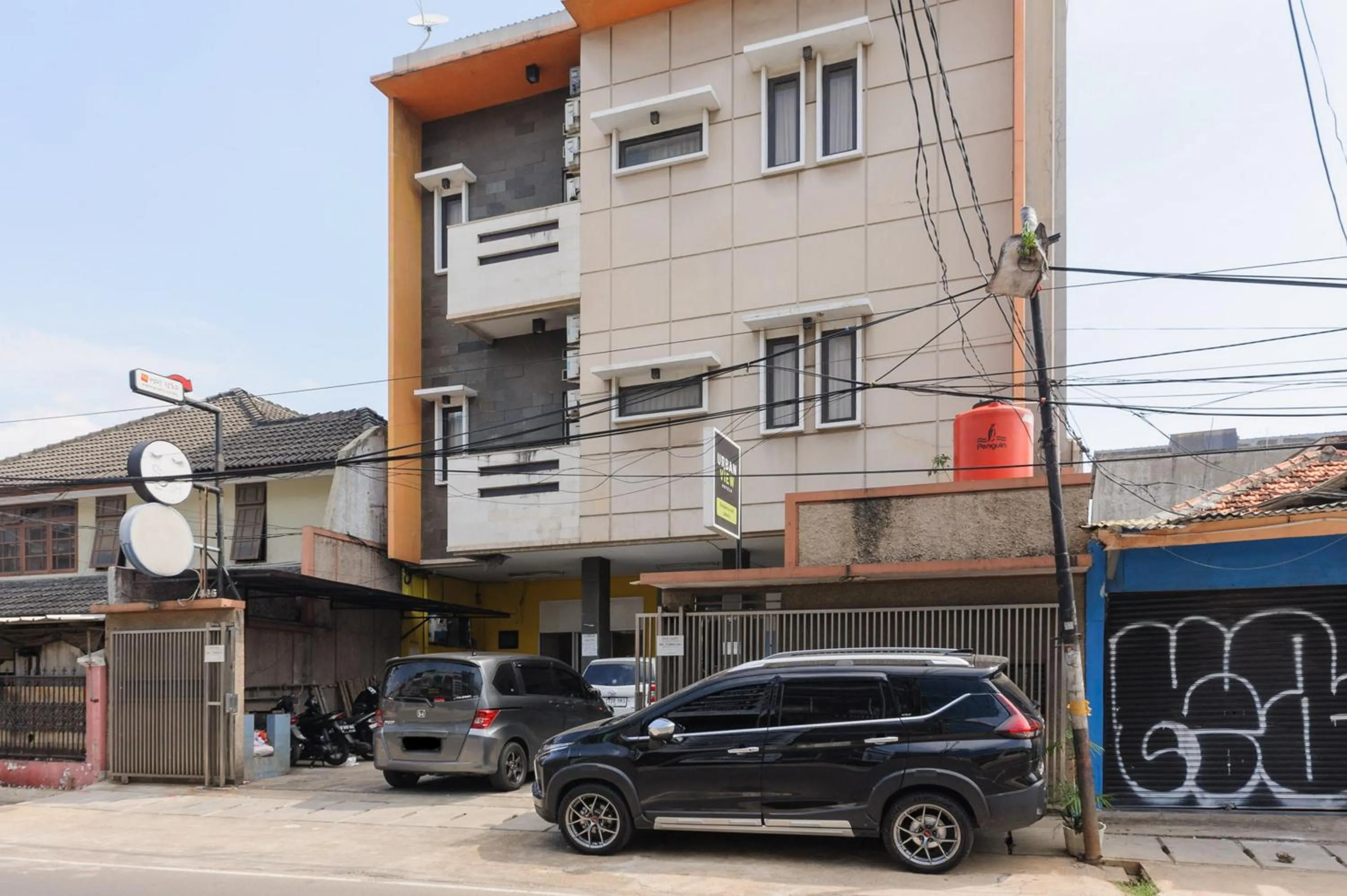 Facade/entrance in Urbanview Hotel Residence 446 Tanjung Duren