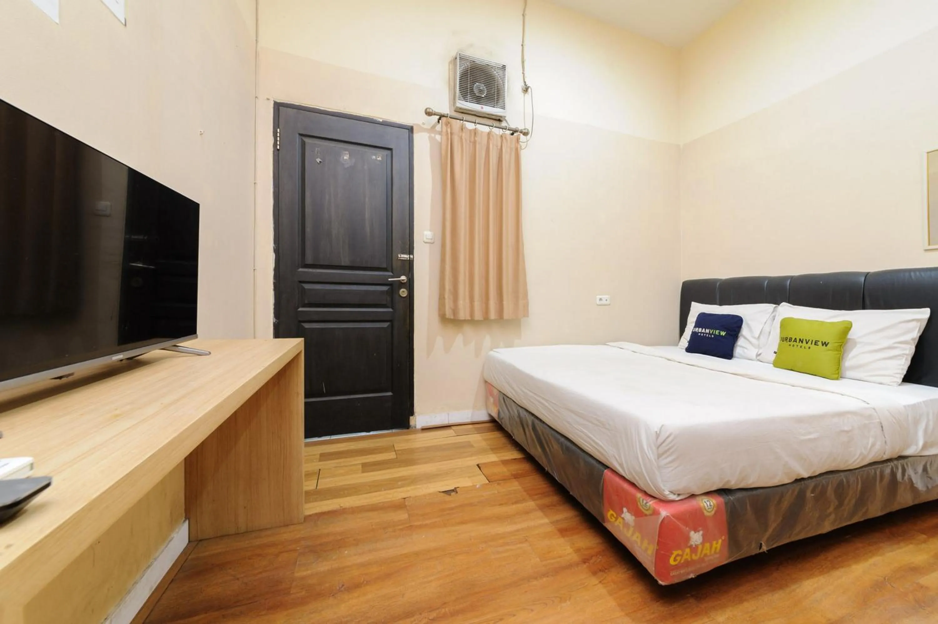 Bedroom, Bed in Urbanview Hotel Residence 446 Tanjung Duren
