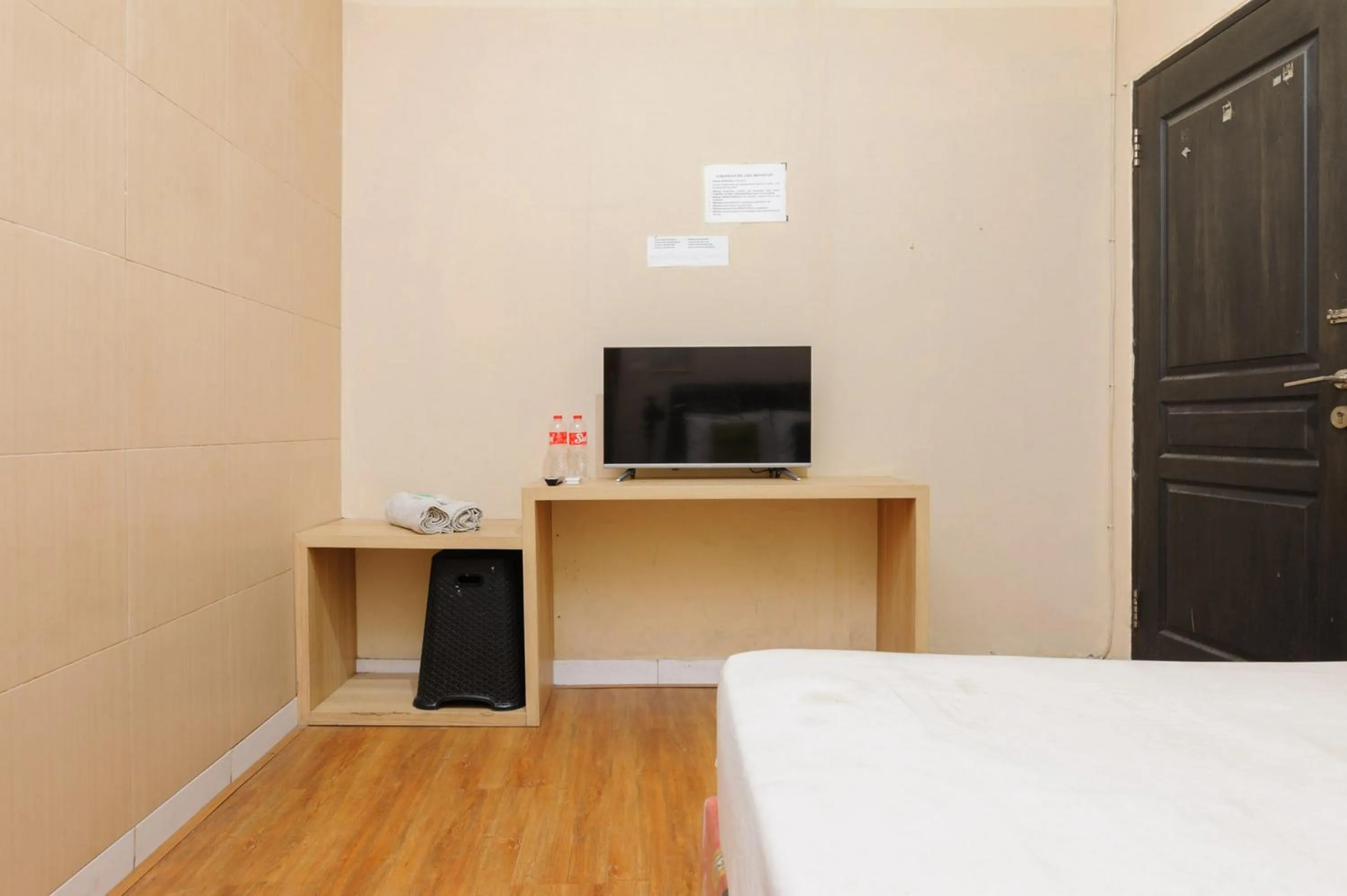 Bedroom, Bed in Urbanview Hotel Residence 446 Tanjung Duren