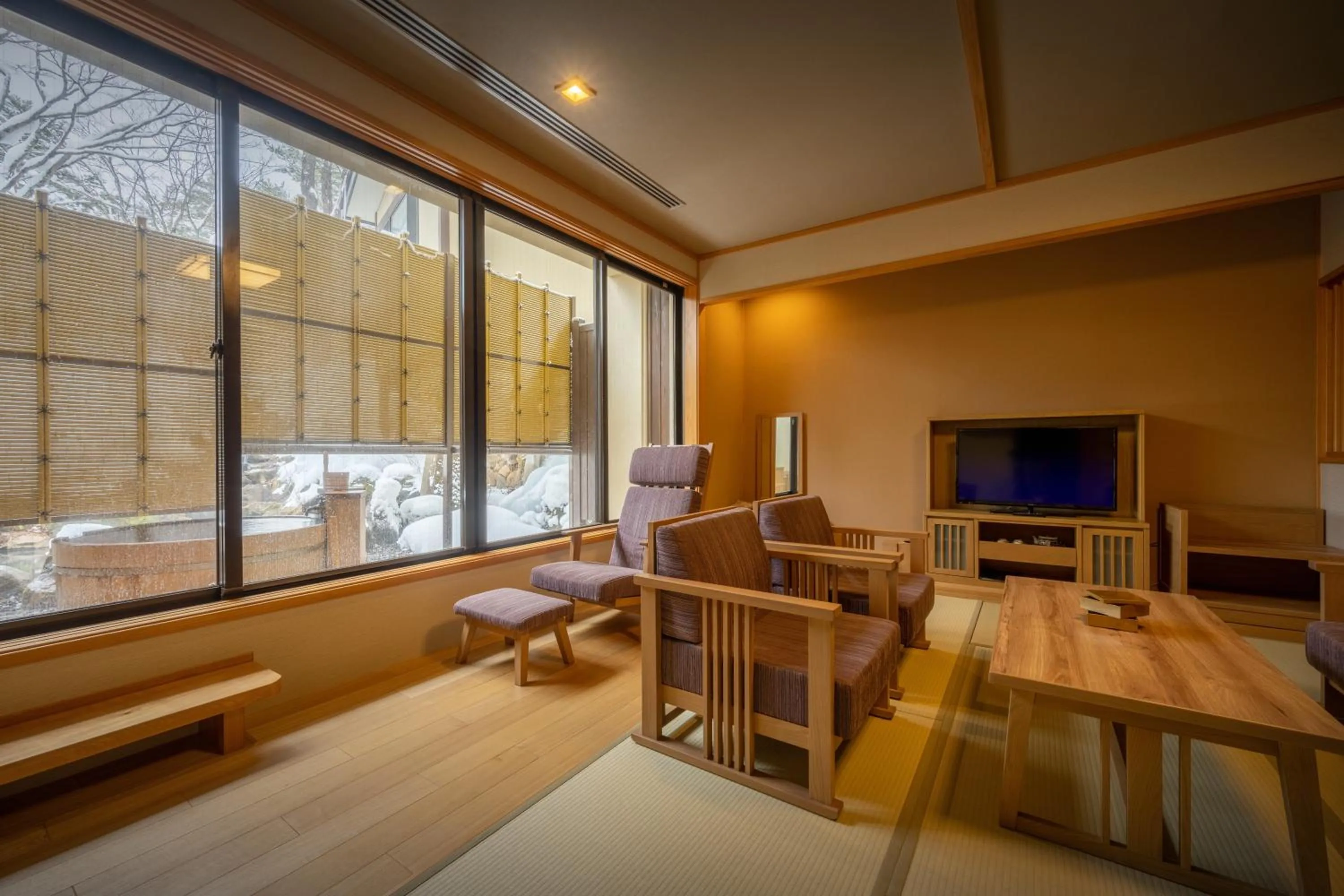 Living room in Yukemuri no Yado Inazumi Onsen