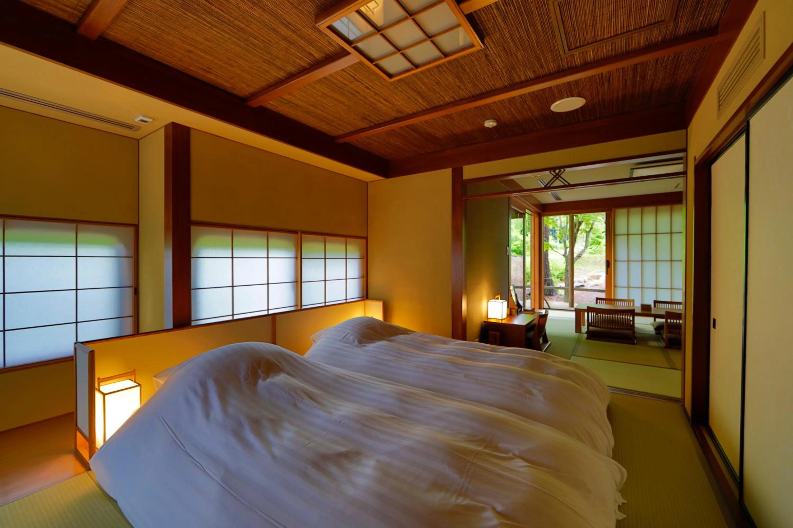 Bed in Yukemuri no Yado Inazumi Onsen