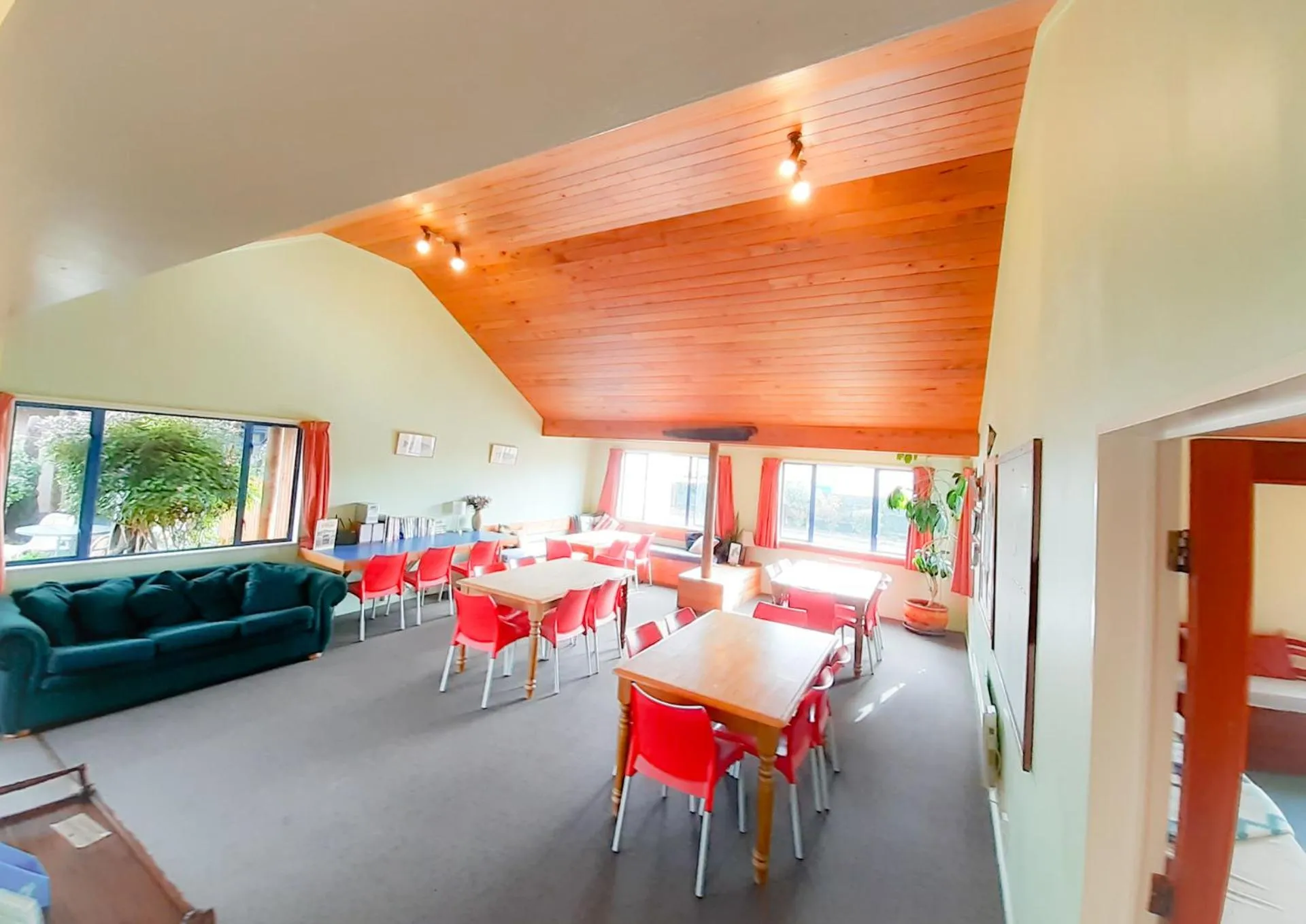 Dining area in Tongariro River Retreat
