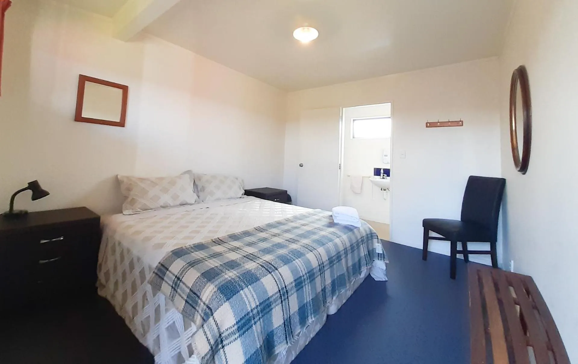 Shower, Bed in Tongariro River Retreat