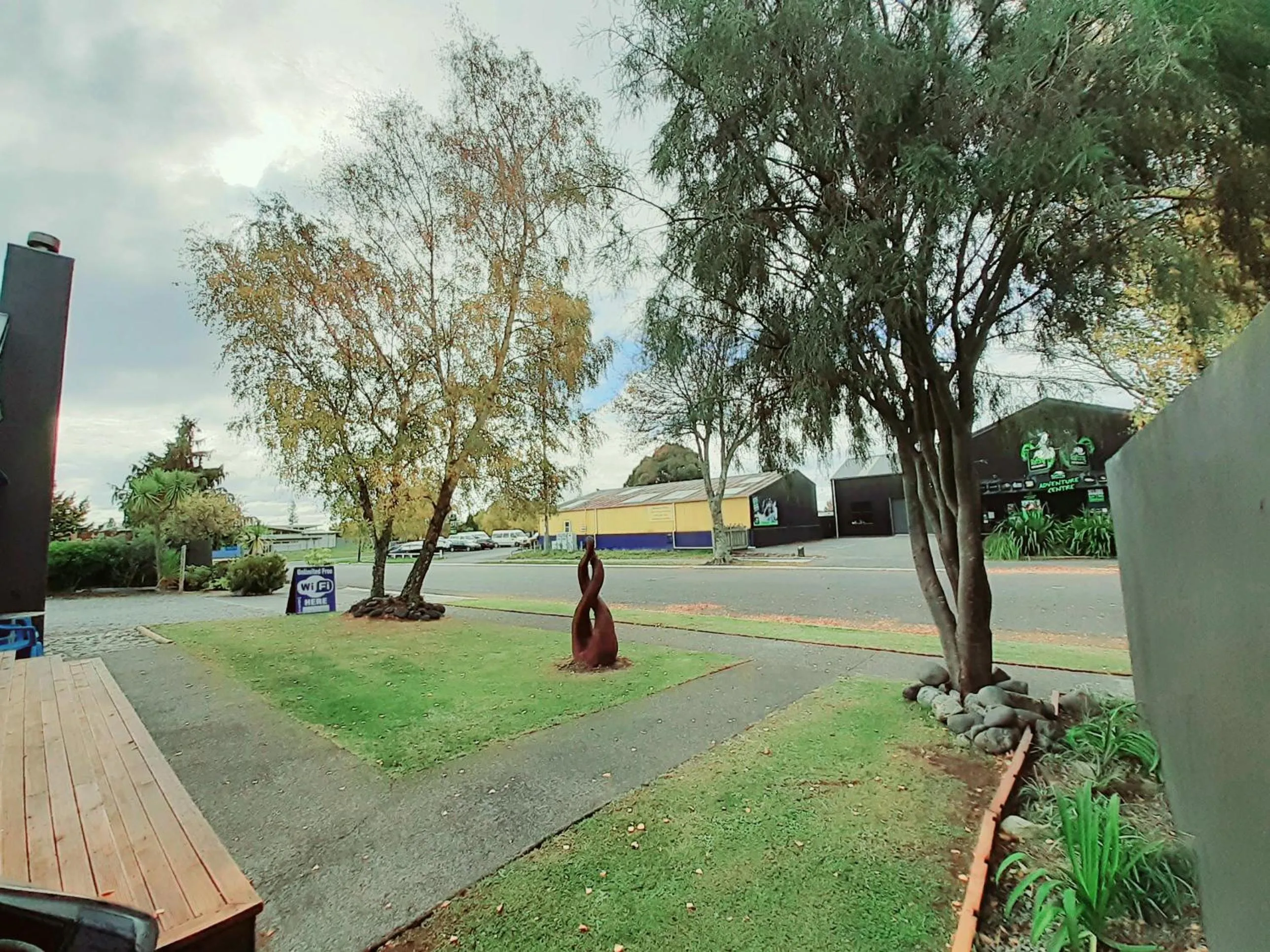 Restaurant/places to eat in Tongariro River Retreat