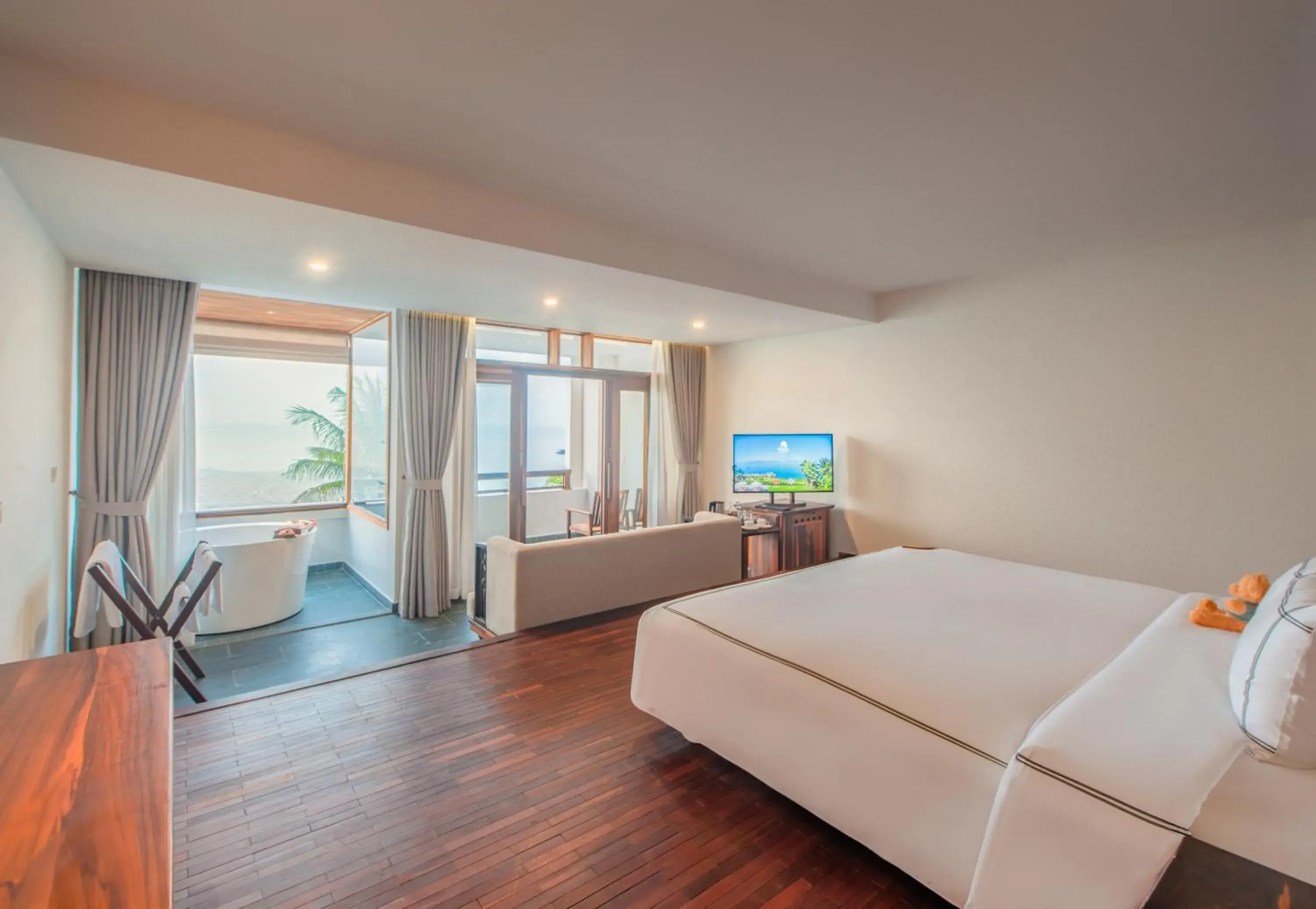 Premier Executive Ocean Suite in Alibu Resort Nha Trang Premier Executive Ocean Suite in Alibu Resort Nha Trang