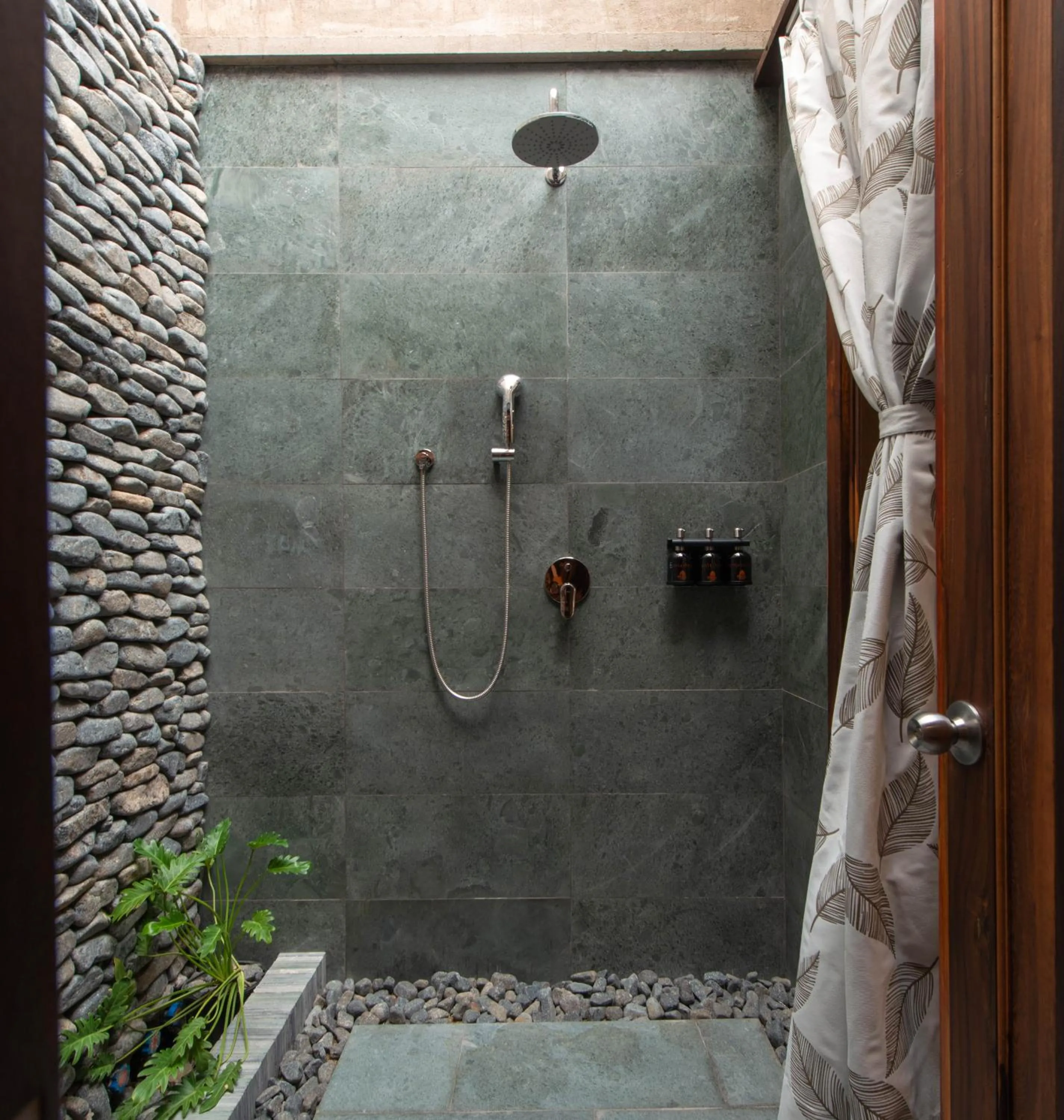 Shower in Alibu Resort Nha Trang