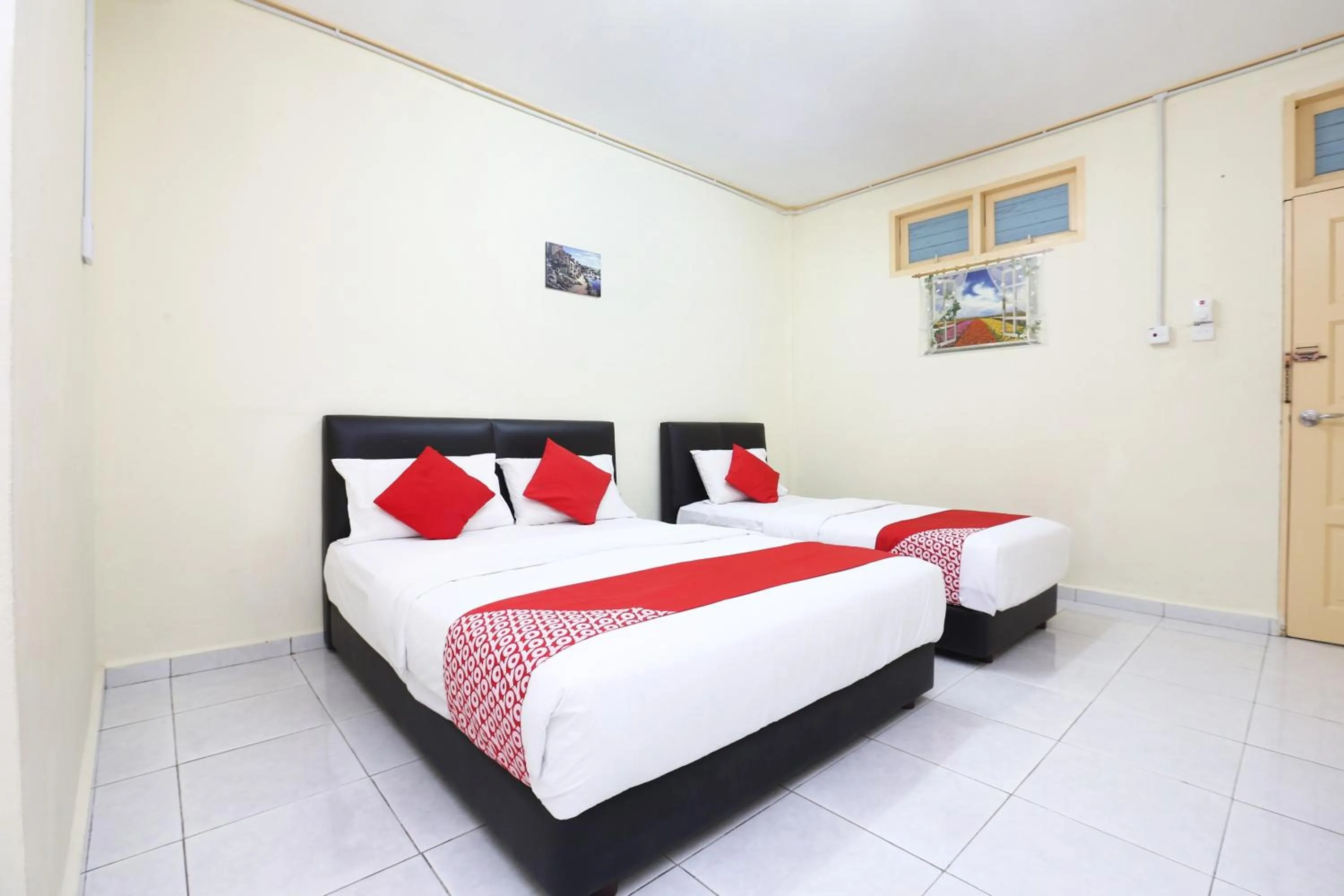 Bedroom, Bed in Hotel O Pelangi Marang