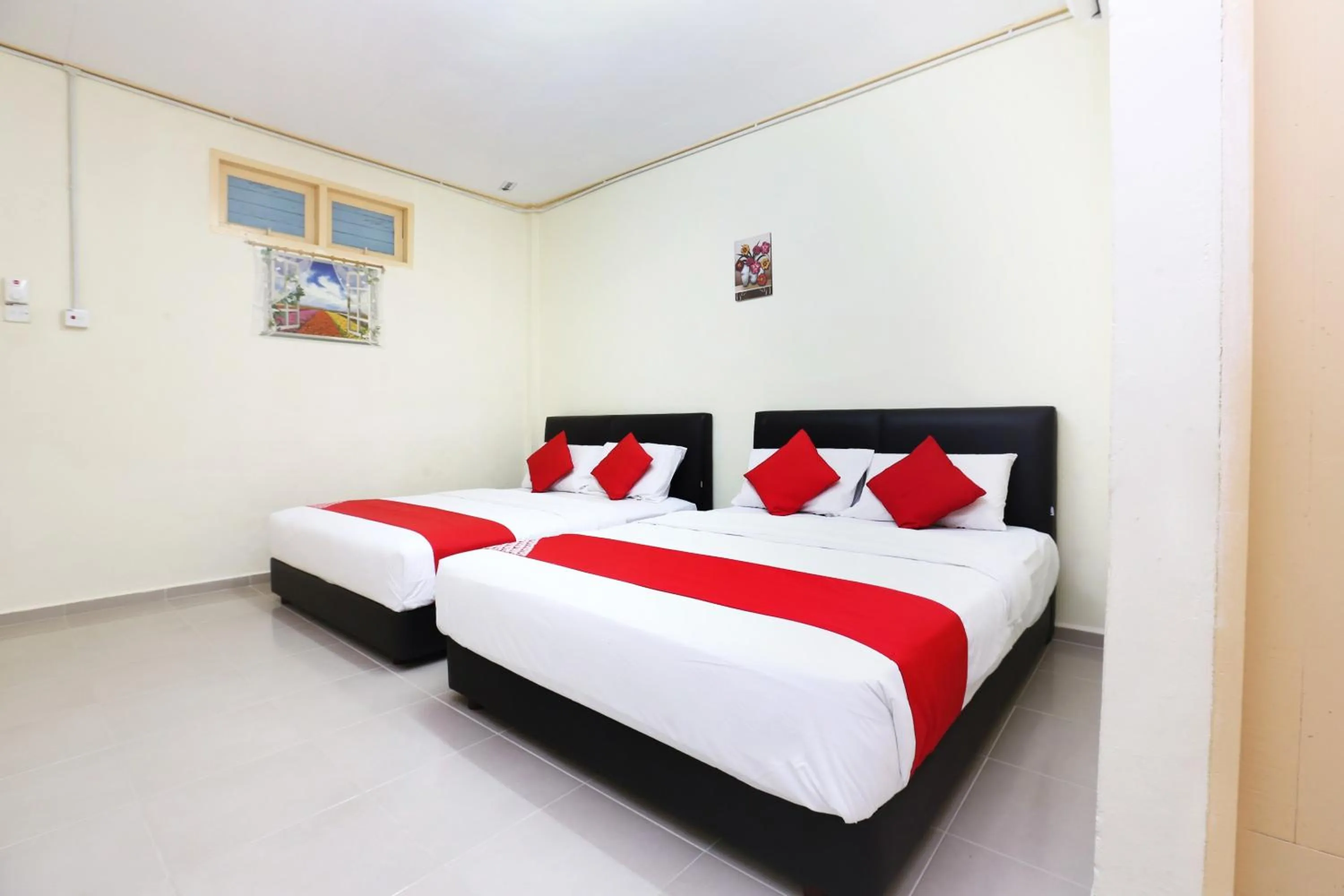 Bedroom, Bed in Hotel O Pelangi Marang