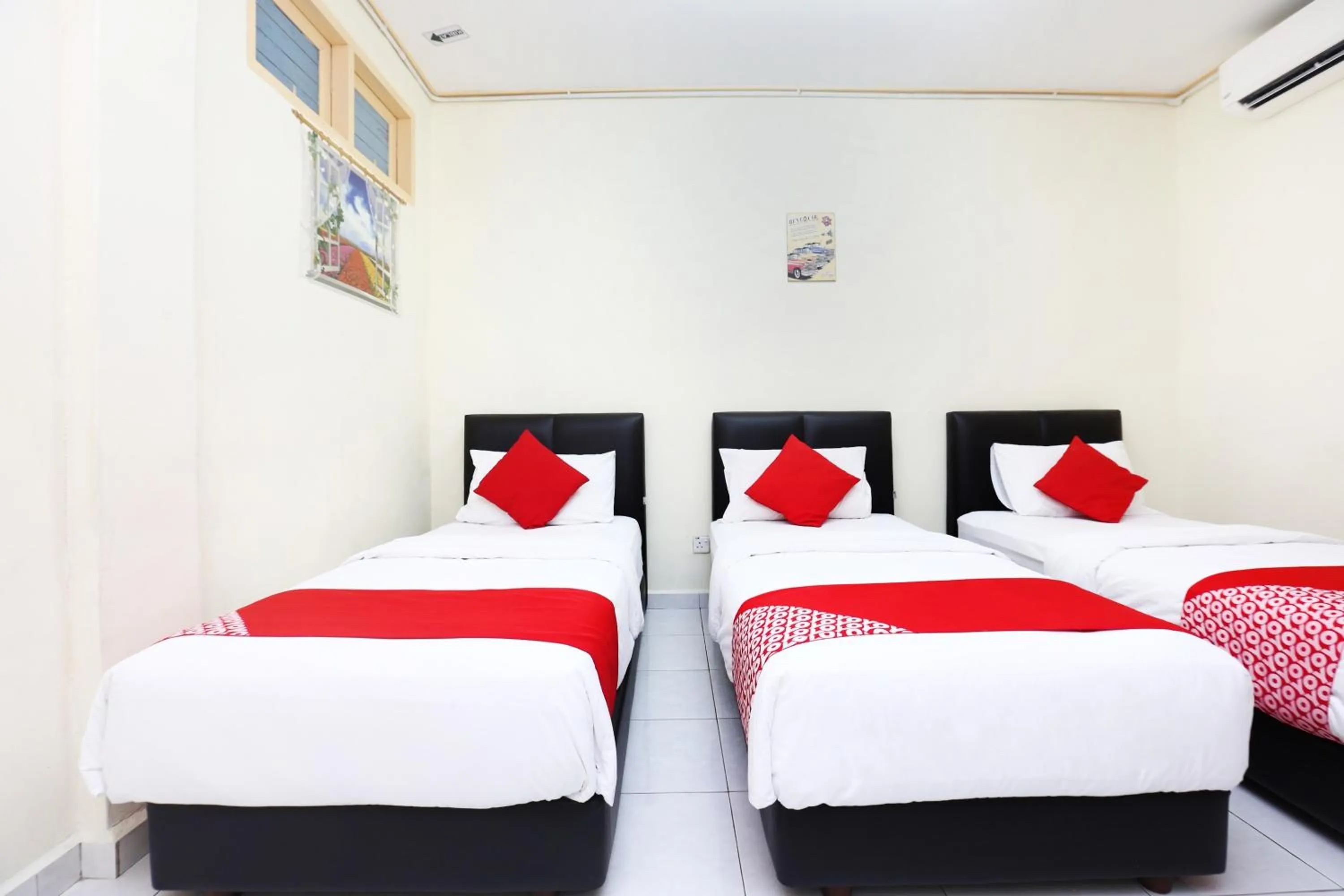 Bedroom, Bed in Hotel O Pelangi Marang