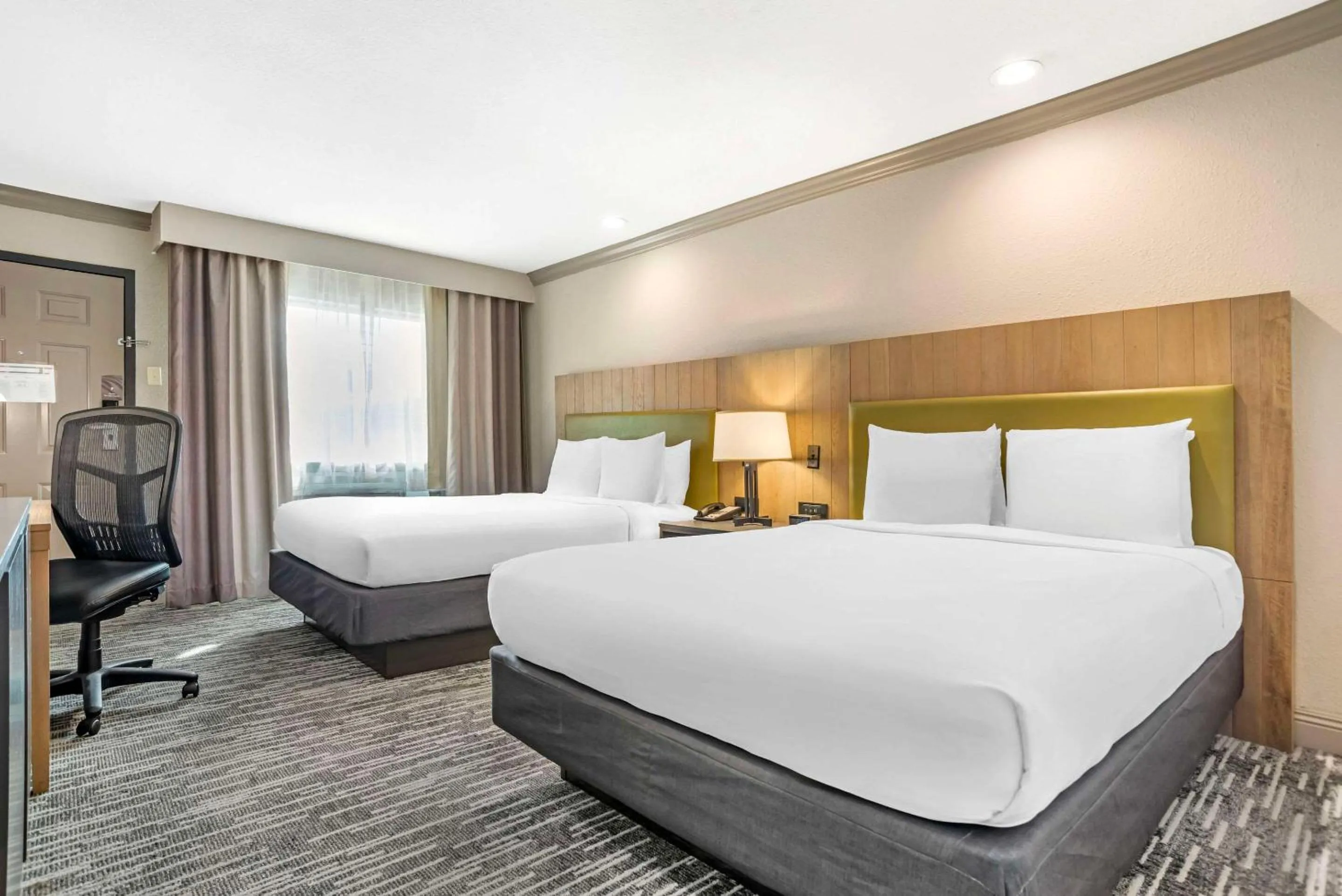 Bedroom, Bed in Country Inn & Suites by Radisson, Metairie New Orleans , LA