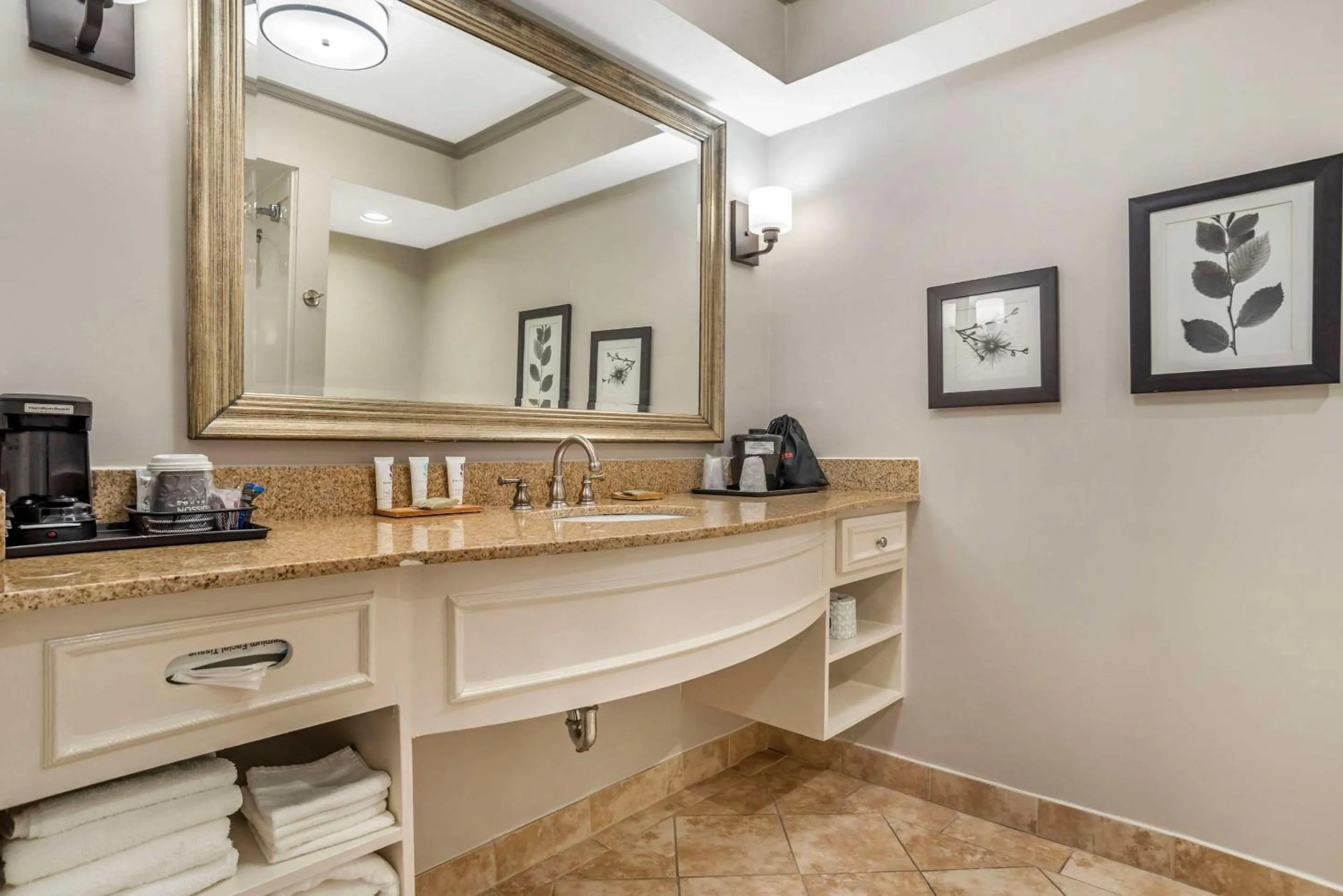 Bedroom in Country Inn & Suites by Radisson, Metairie New Orleans , LA