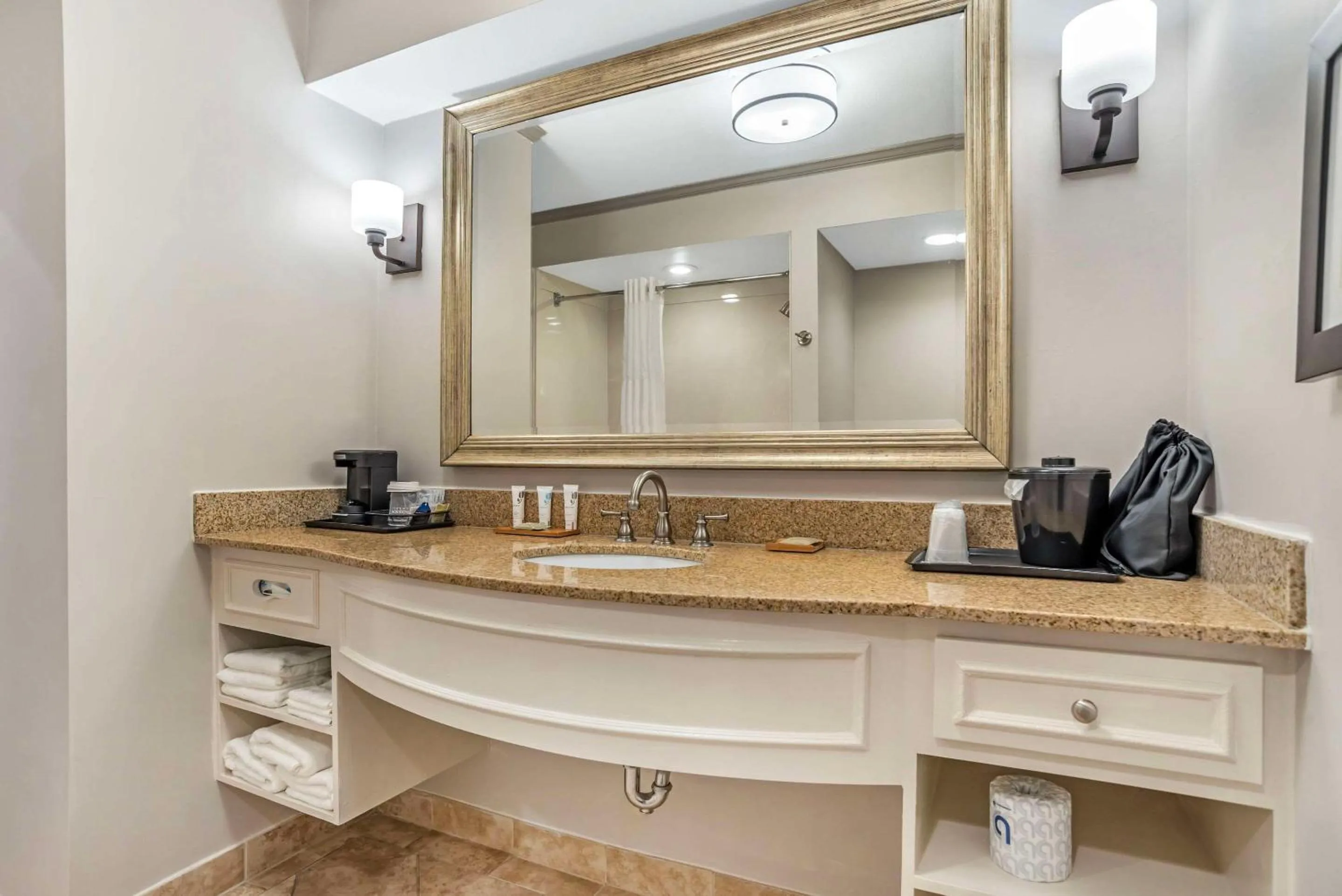 Bedroom in Country Inn & Suites by Radisson, Metairie New Orleans , LA