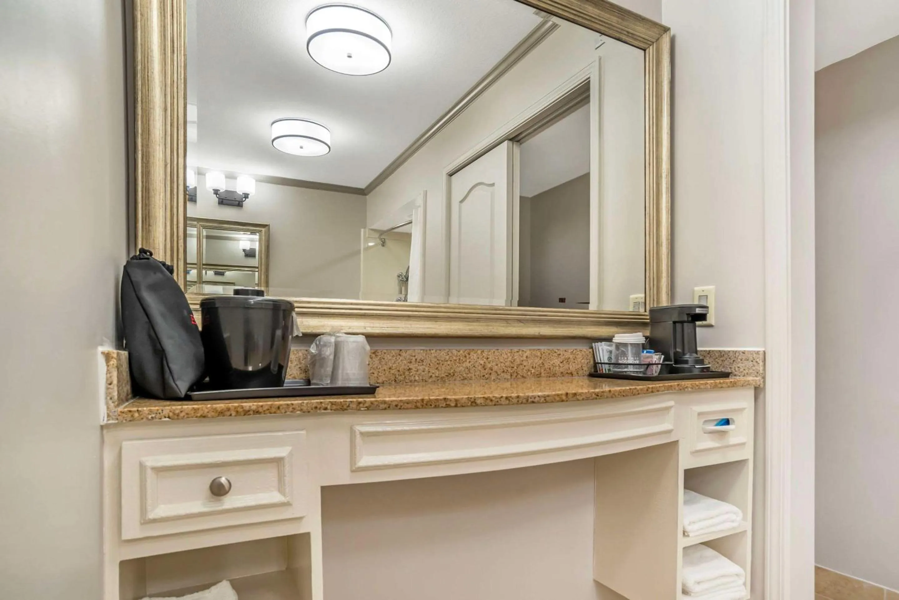 Bedroom in Country Inn & Suites by Radisson, Metairie New Orleans , LA