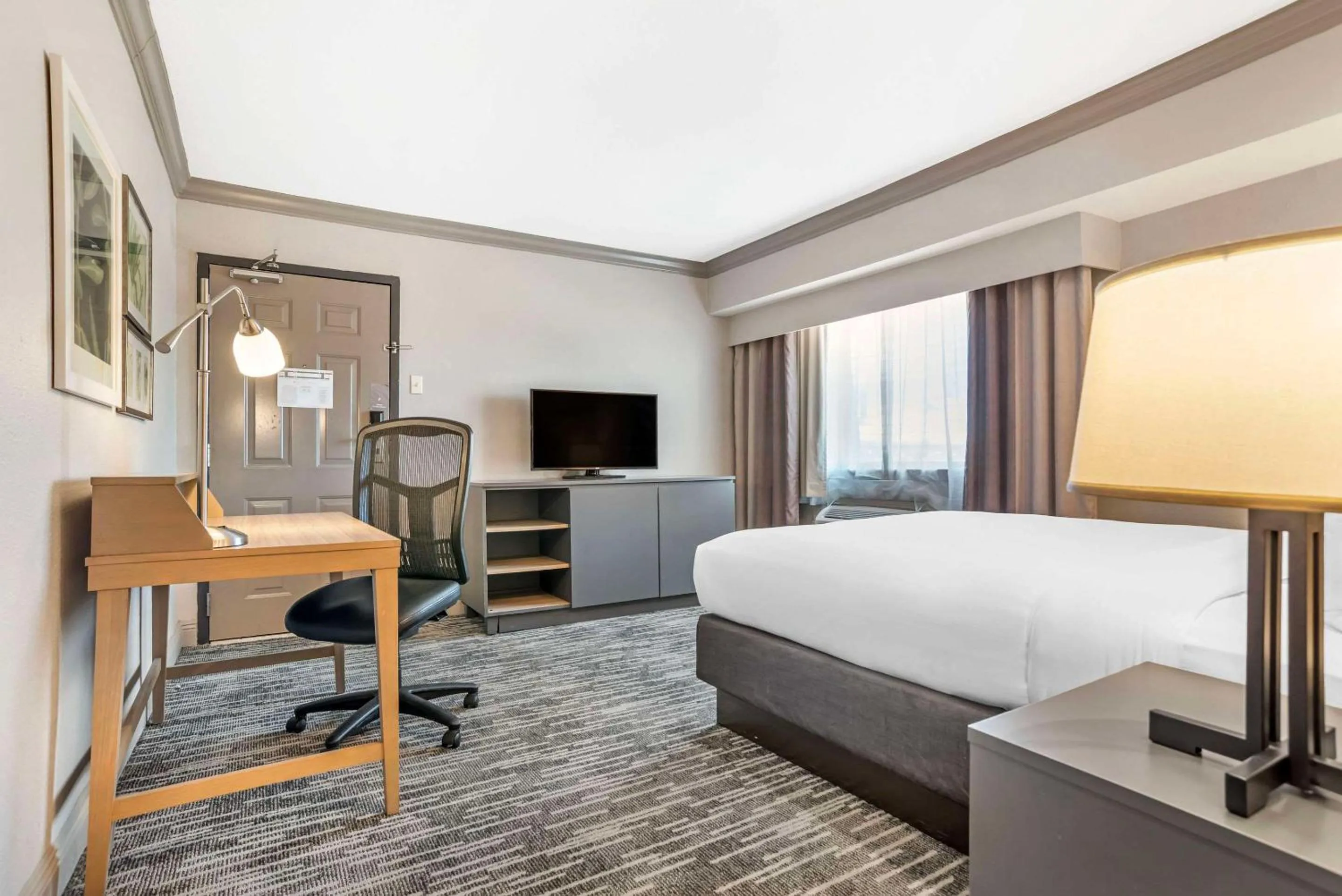 Bedroom, Bed in Country Inn & Suites by Radisson, Metairie New Orleans , LA