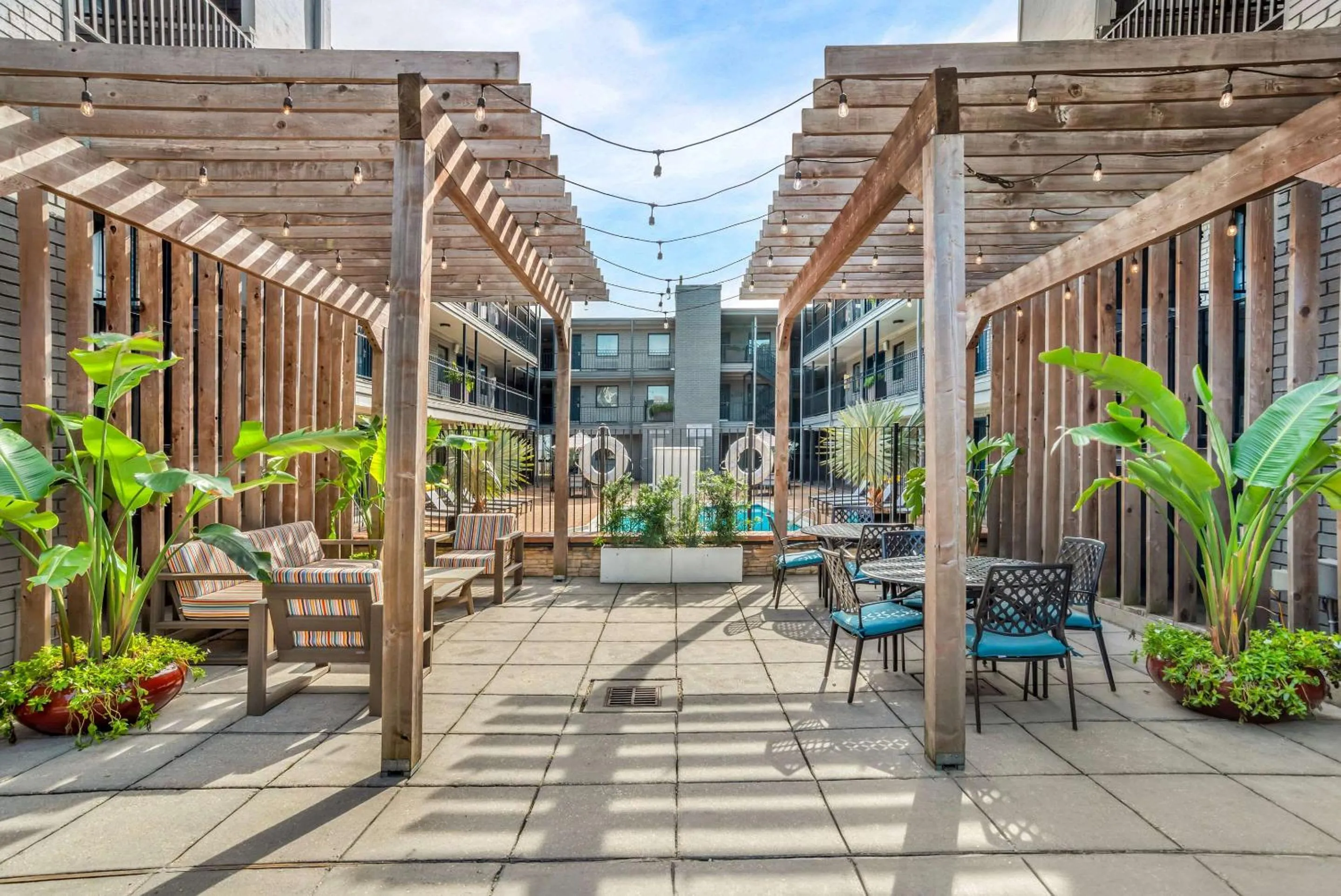Swimming pool in Country Inn & Suites by Radisson, Metairie New Orleans , LA