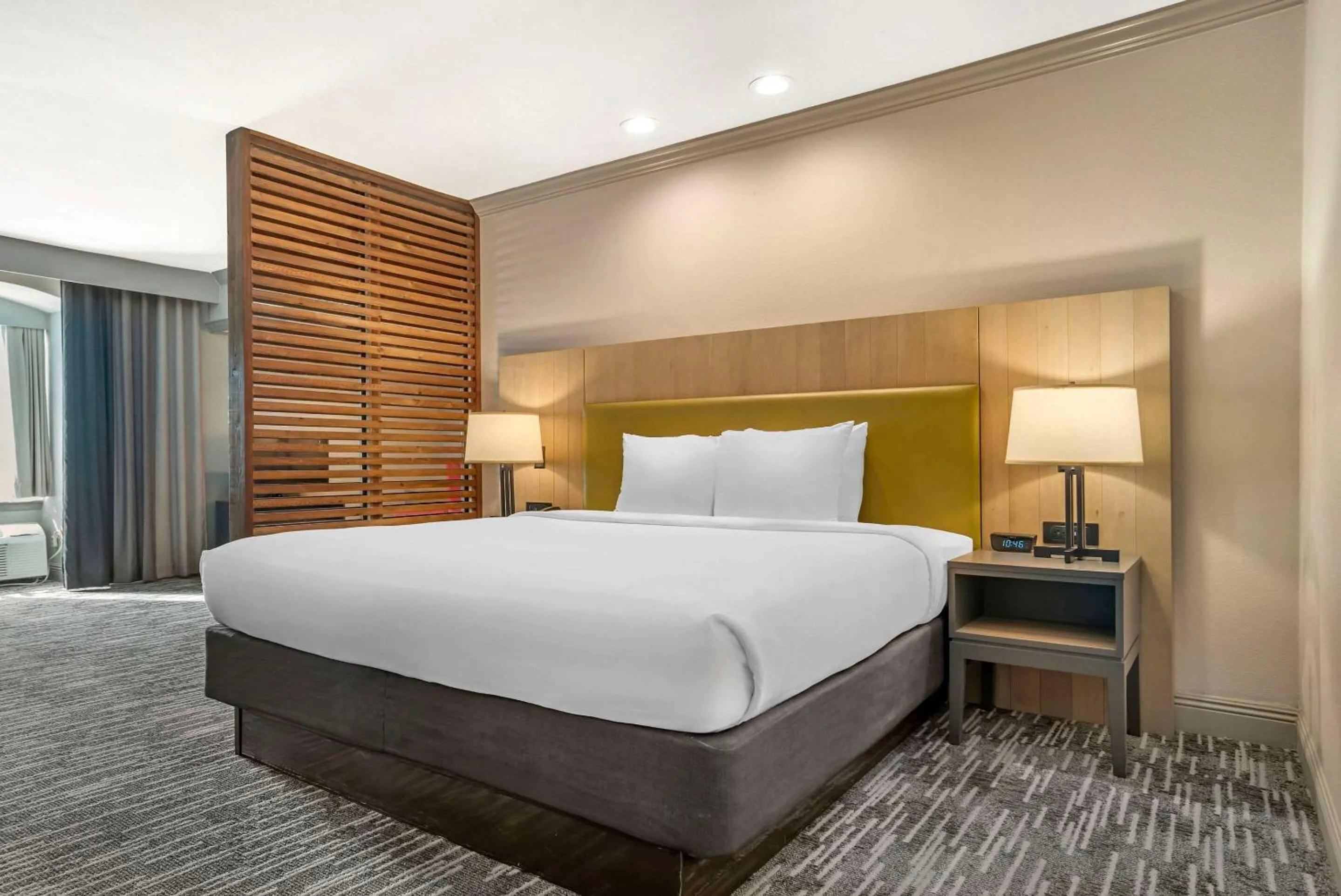 Bedroom, Bed in Country Inn & Suites by Radisson, Metairie New Orleans , LA