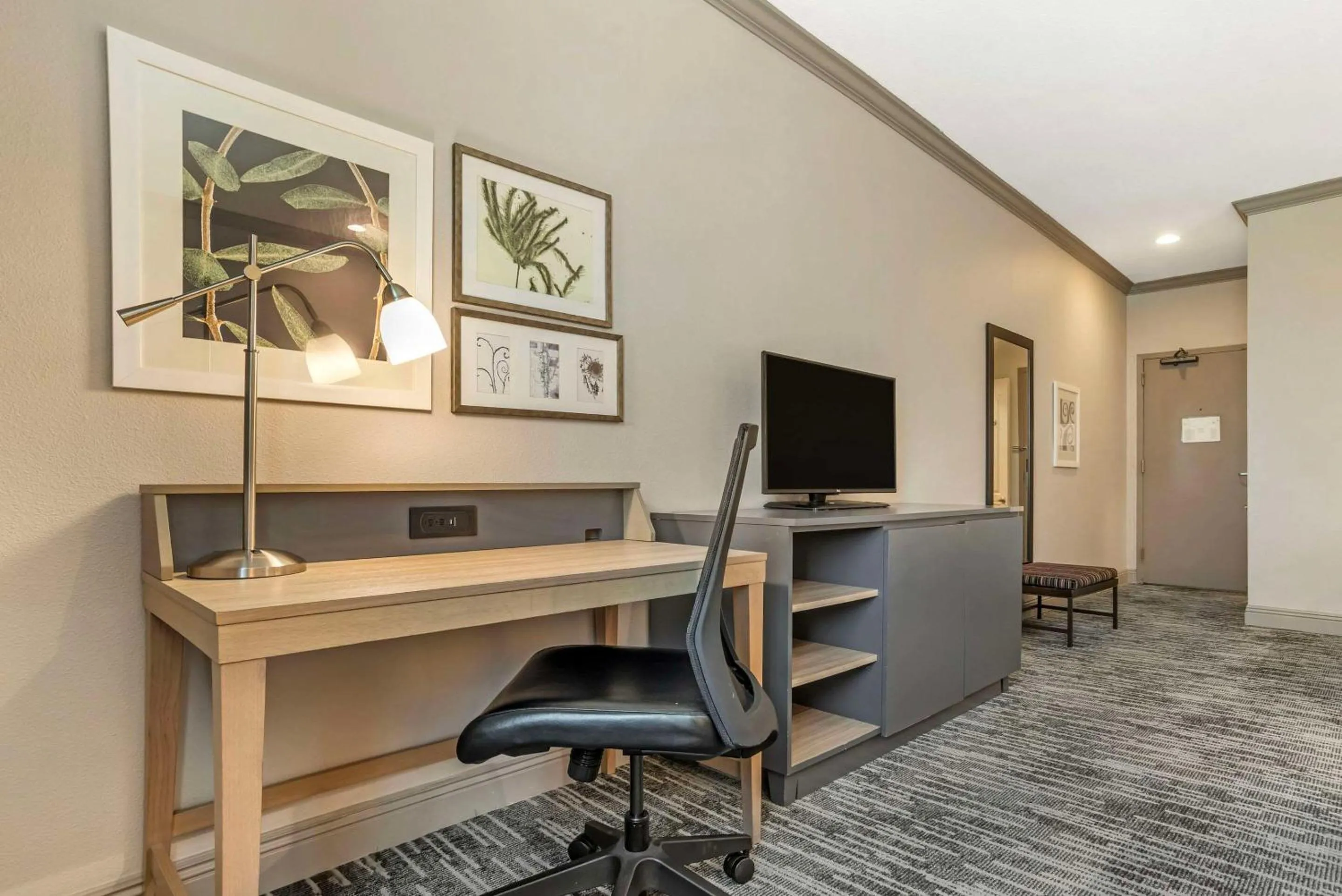 Bedroom in Country Inn & Suites by Radisson, Metairie New Orleans , LA