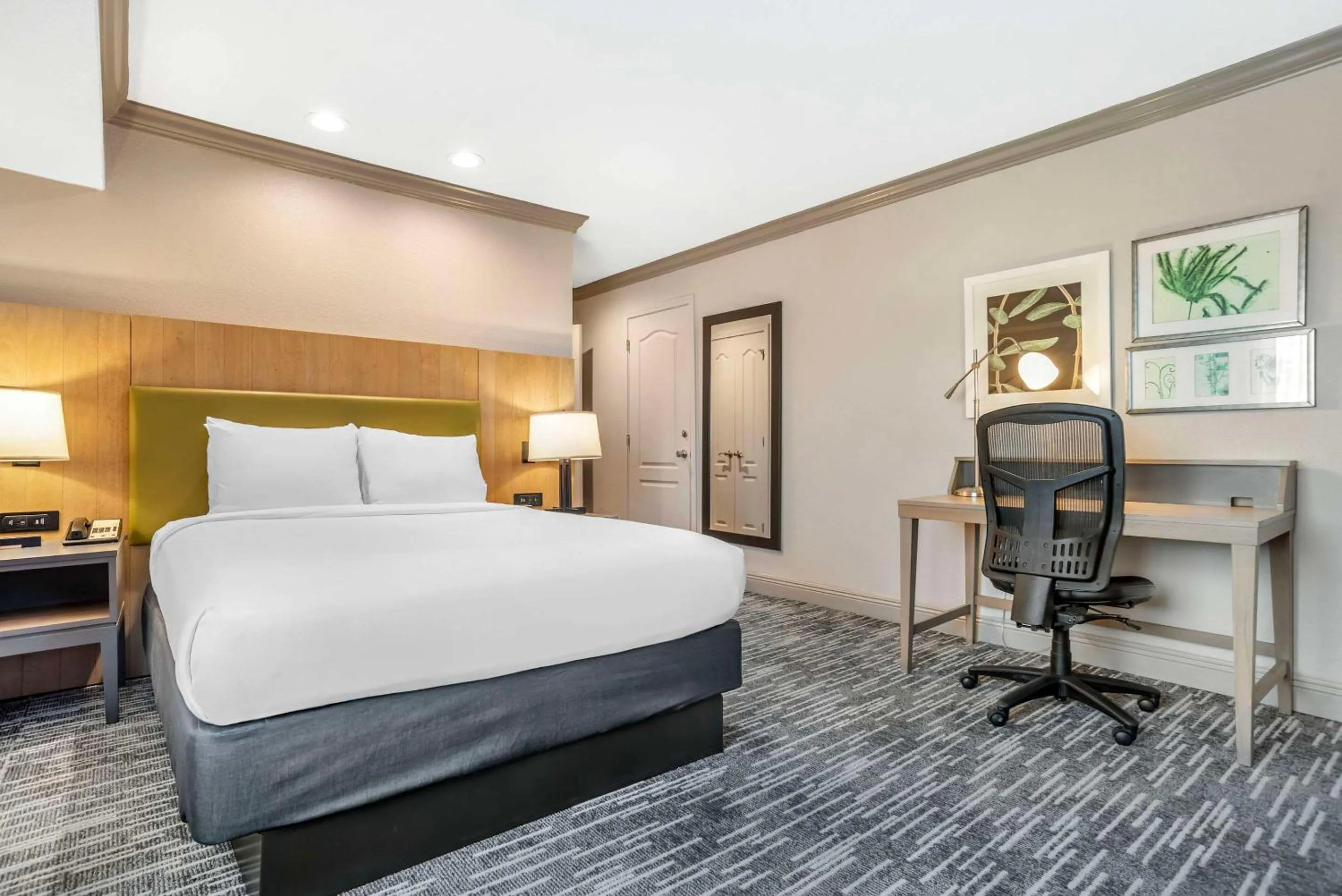 Bedroom, Bed in Country Inn & Suites by Radisson, Metairie New Orleans , LA