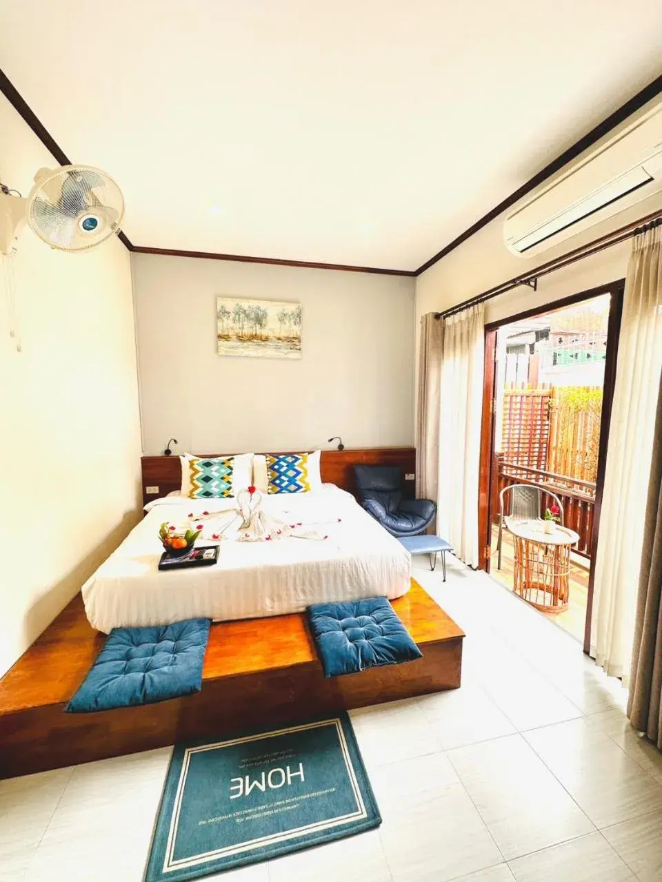 Deluxe Double Room with Balcony in Luang Prabang Museum Inn & Travel Deluxe Double Room with Balcony in Luang Prabang Museum Inn & Travel