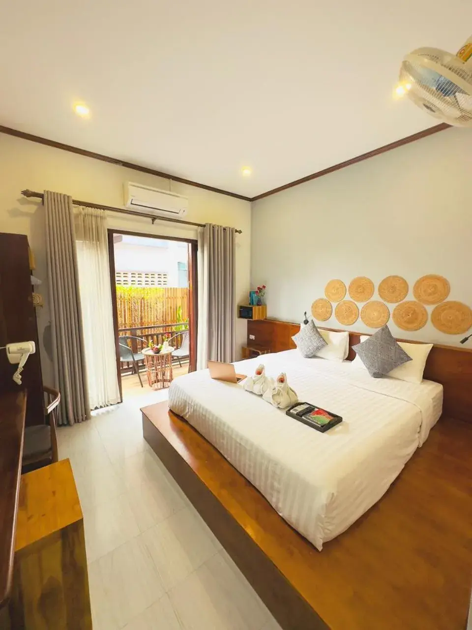 Double Room with Balcony in Luang Prabang Museum Inn & Travel Double Room with Balcony in Luang Prabang Museum Inn & Travel