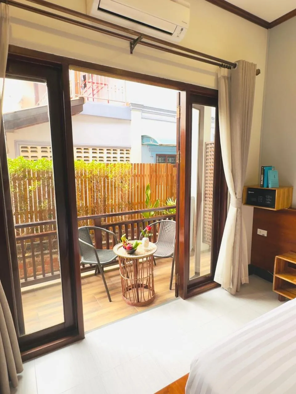 Balcony/Terrace, Bed in Luang Prabang Museum Inn & Travel