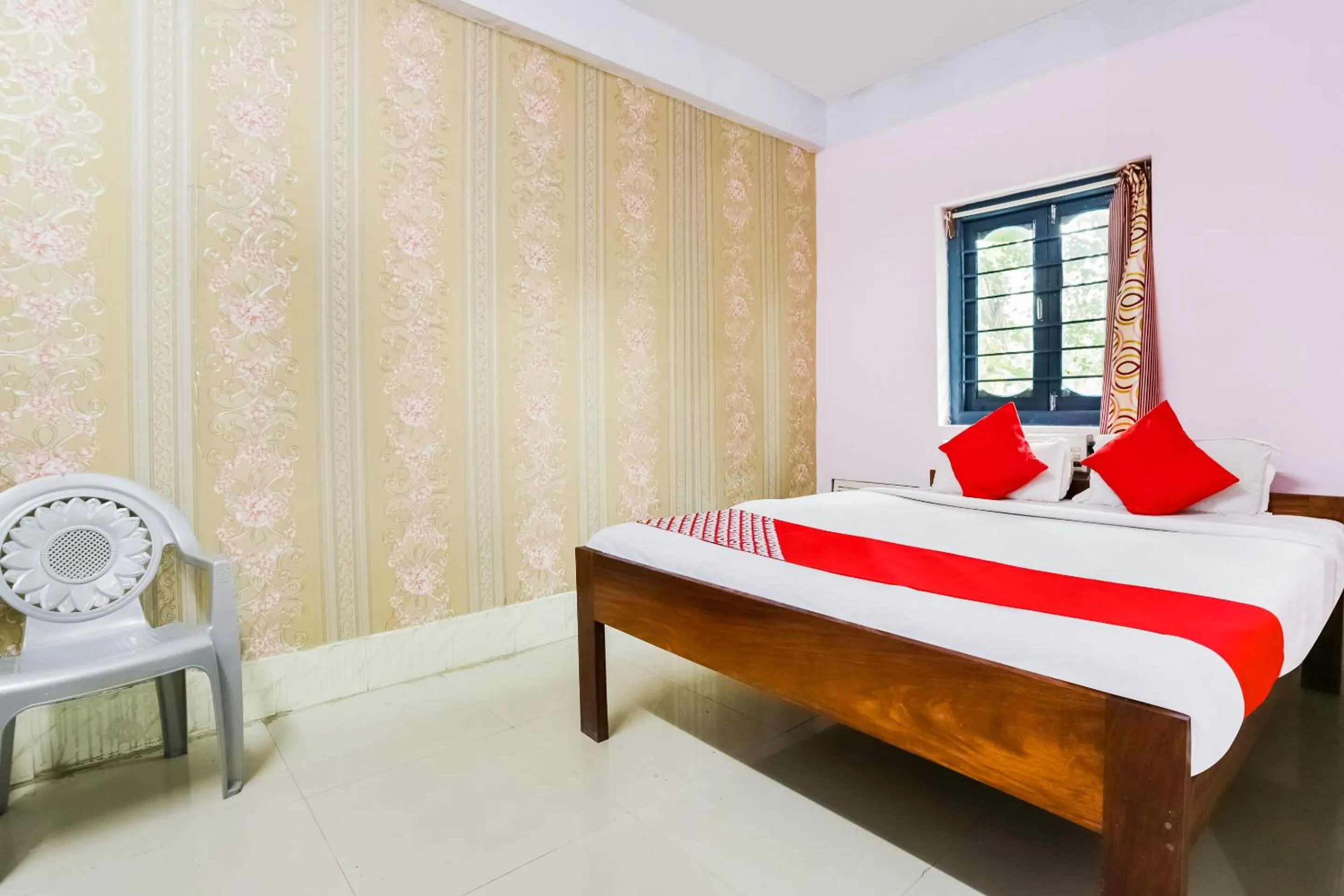 Bedroom in Hotel O Aashna