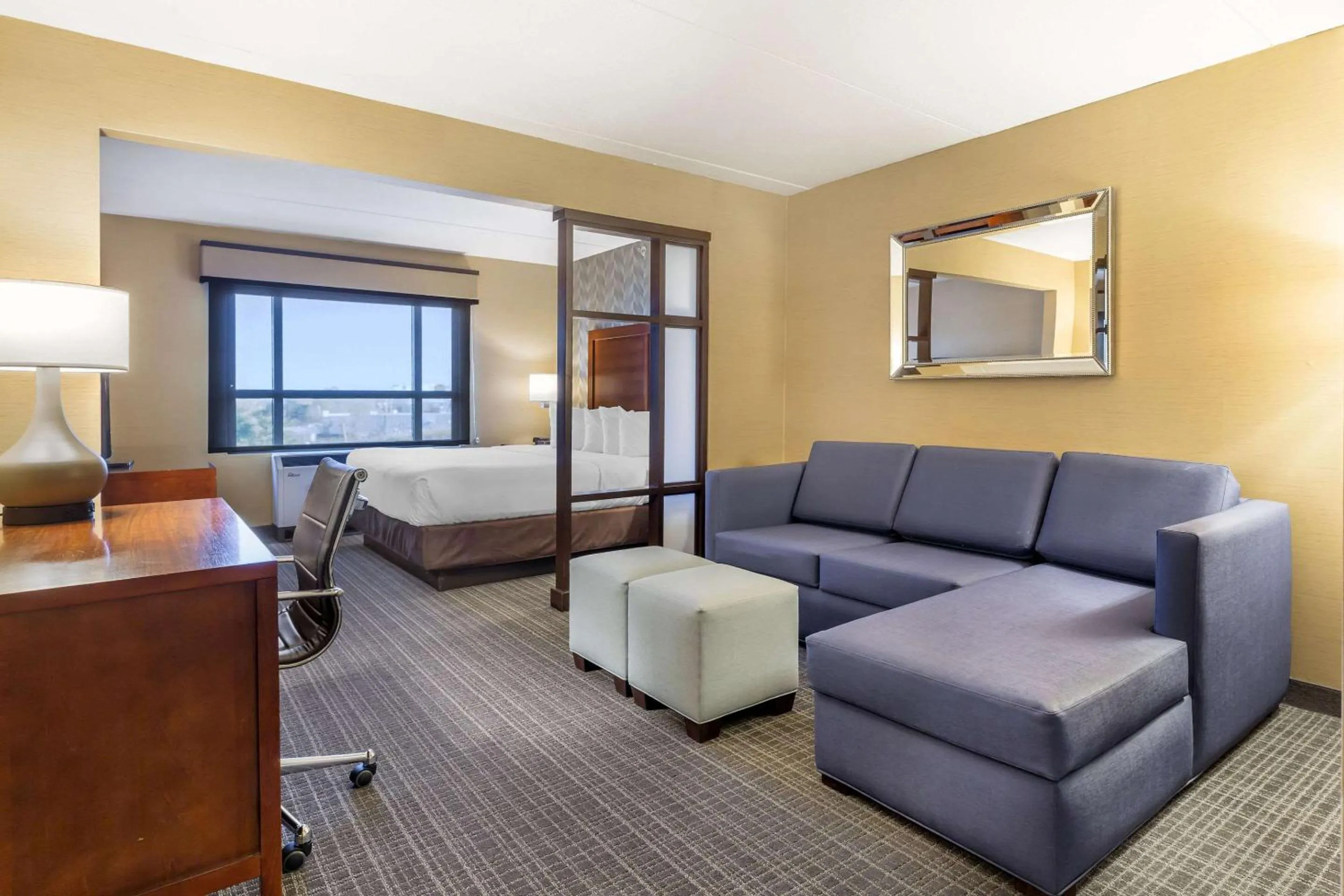 Bedroom, Bed in Comfort Inn & Suites Logan International Airport