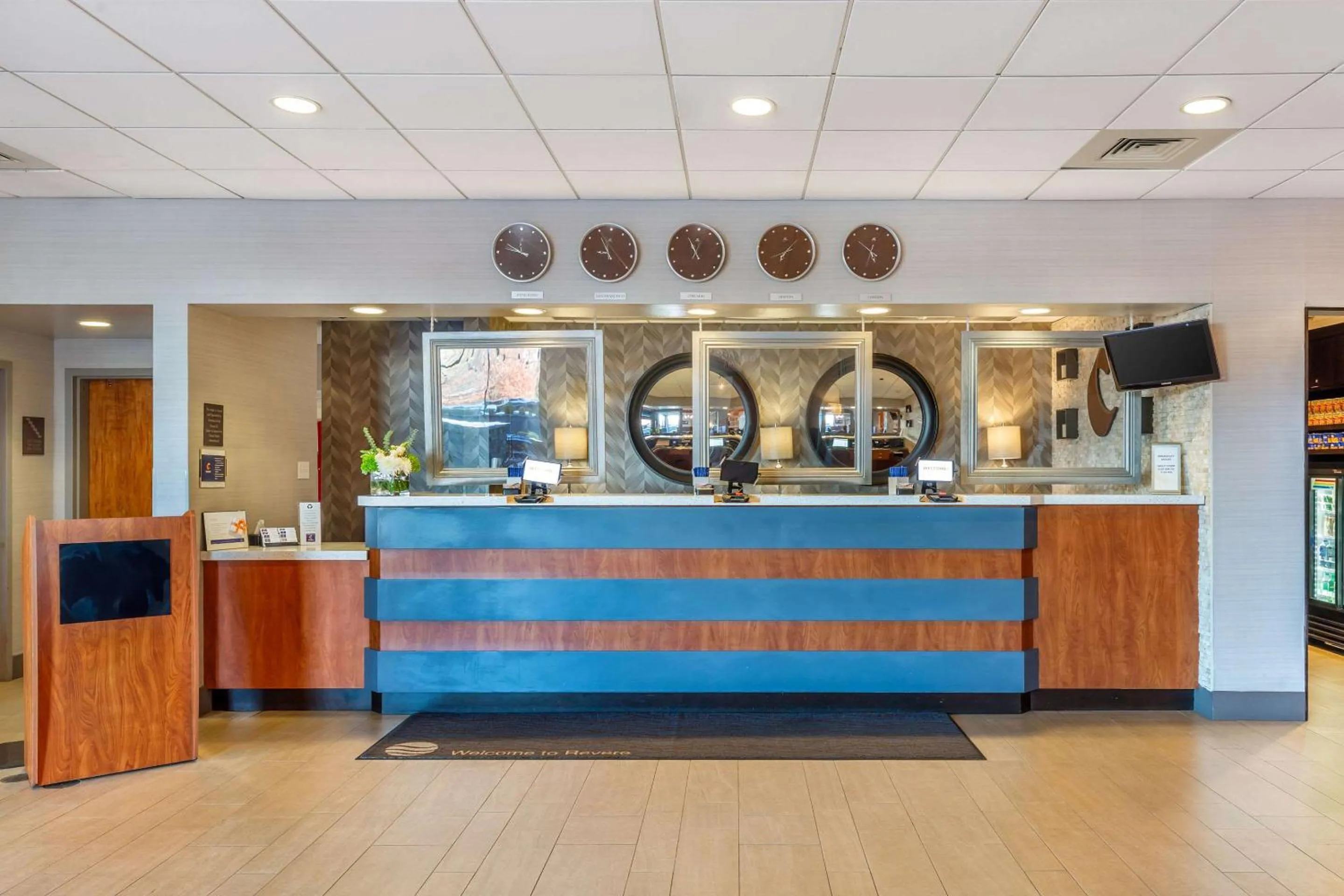 Lobby or reception in Comfort Inn & Suites Logan International Airport