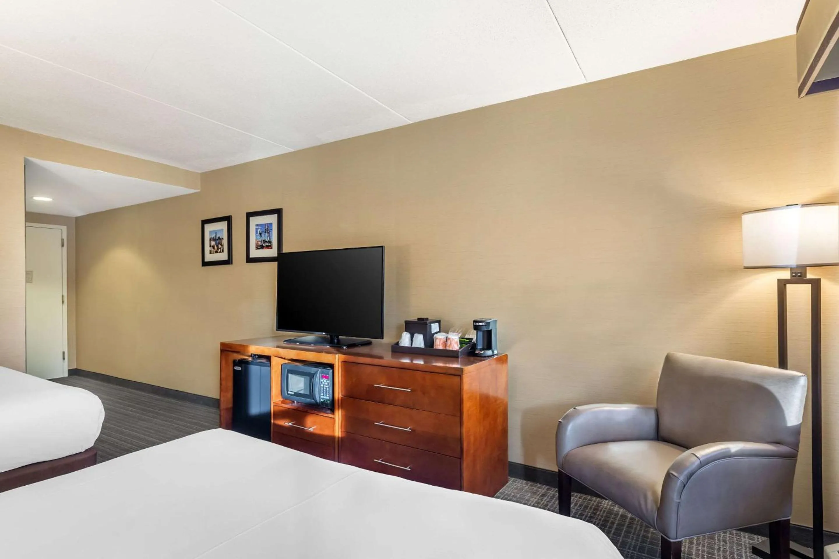 Bedroom, Bed in Comfort Inn & Suites Logan International Airport