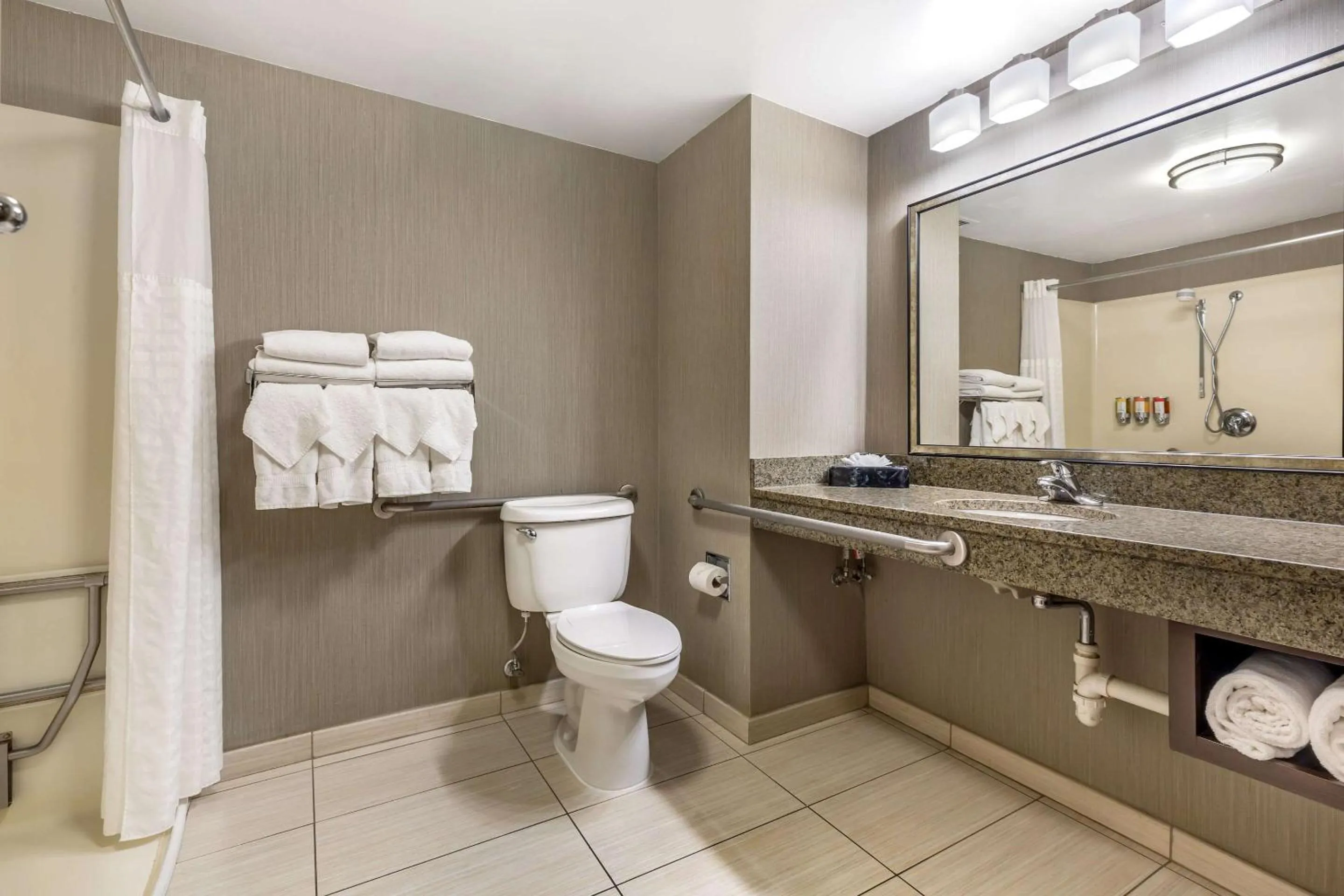 Bedroom in Comfort Inn & Suites Logan International Airport