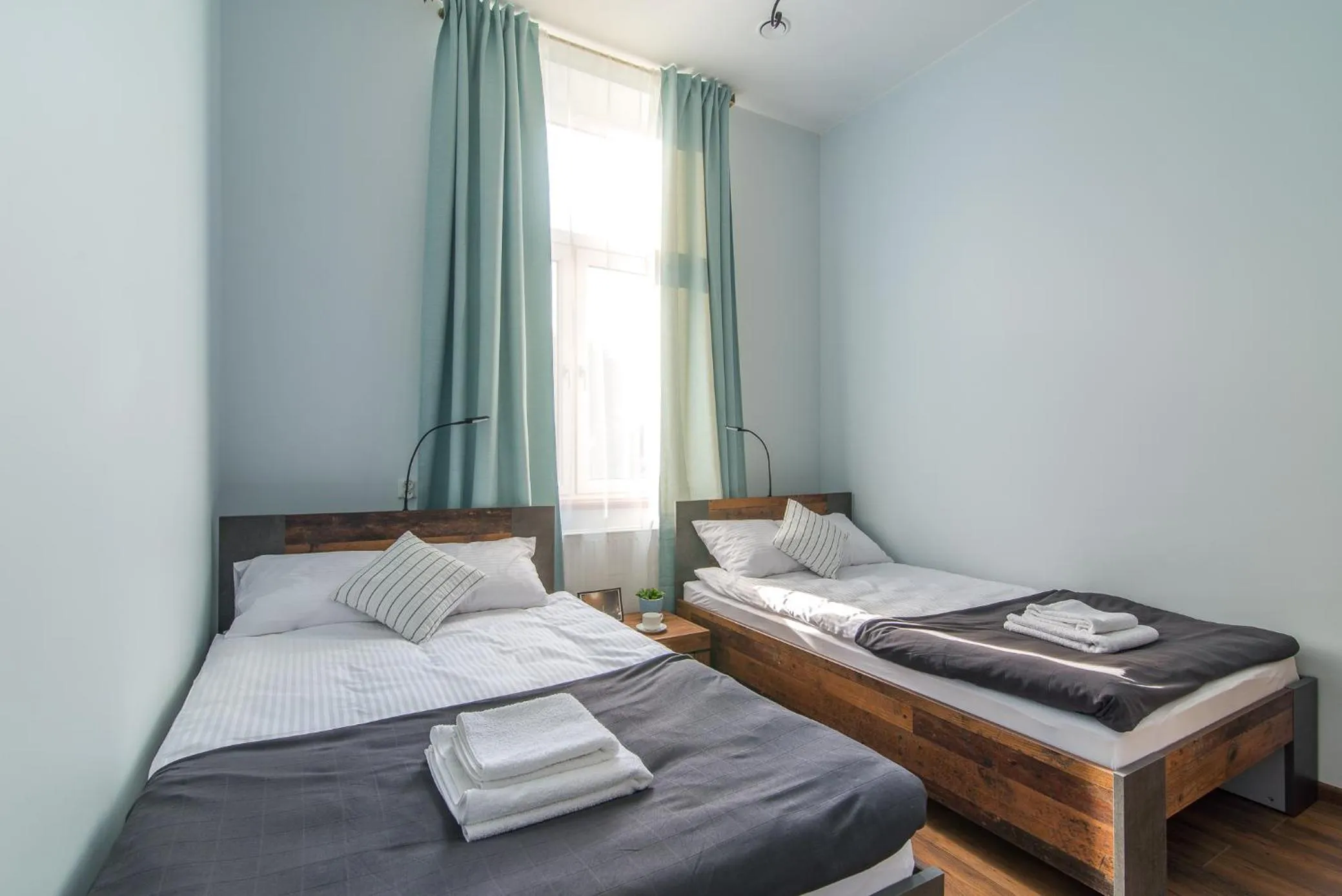 Bed in Oak Tree Old Town Apartments