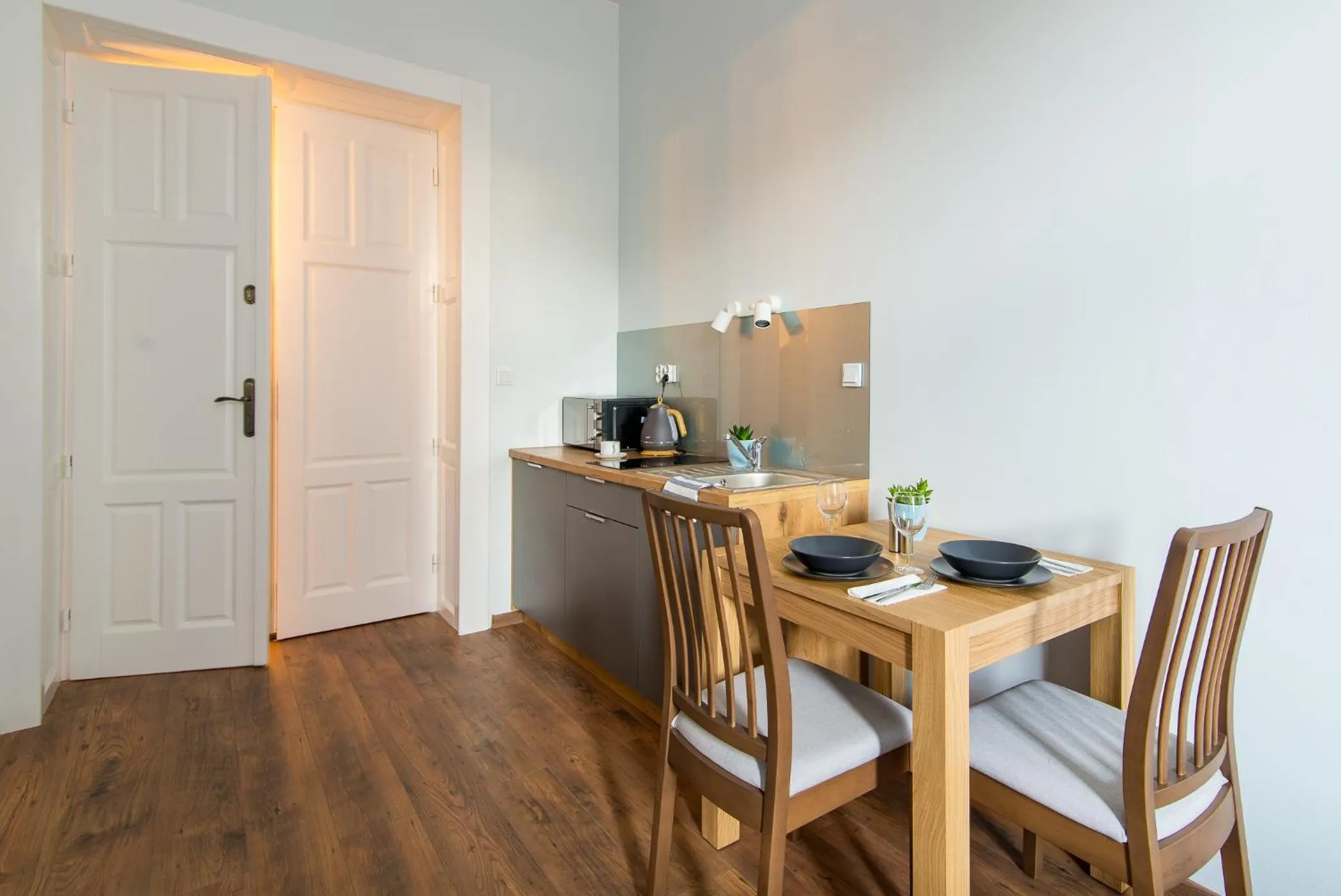 Coffee/tea facilities in Oak Tree Old Town Apartments