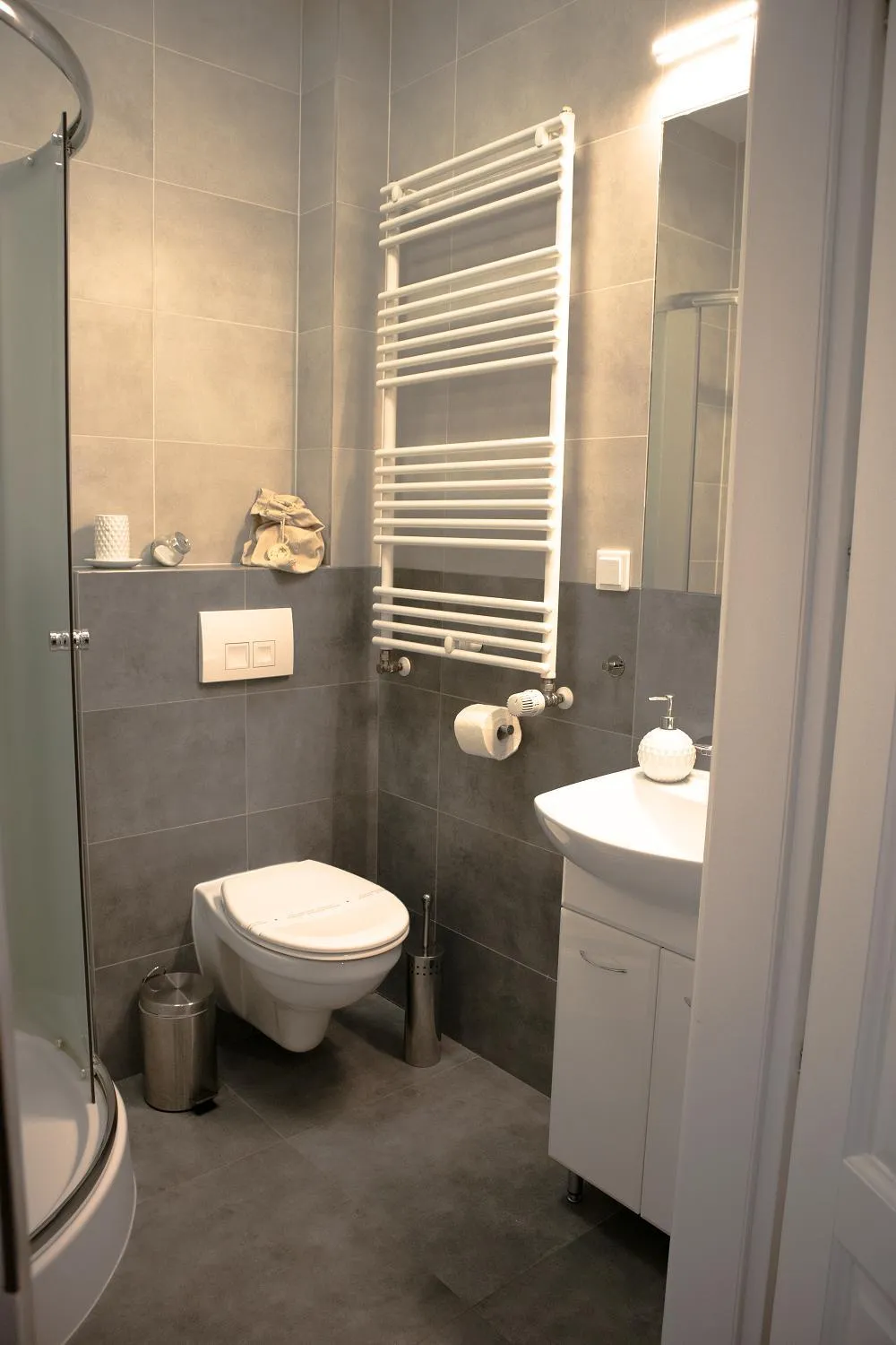 Shower in Oak Tree Old Town Apartments