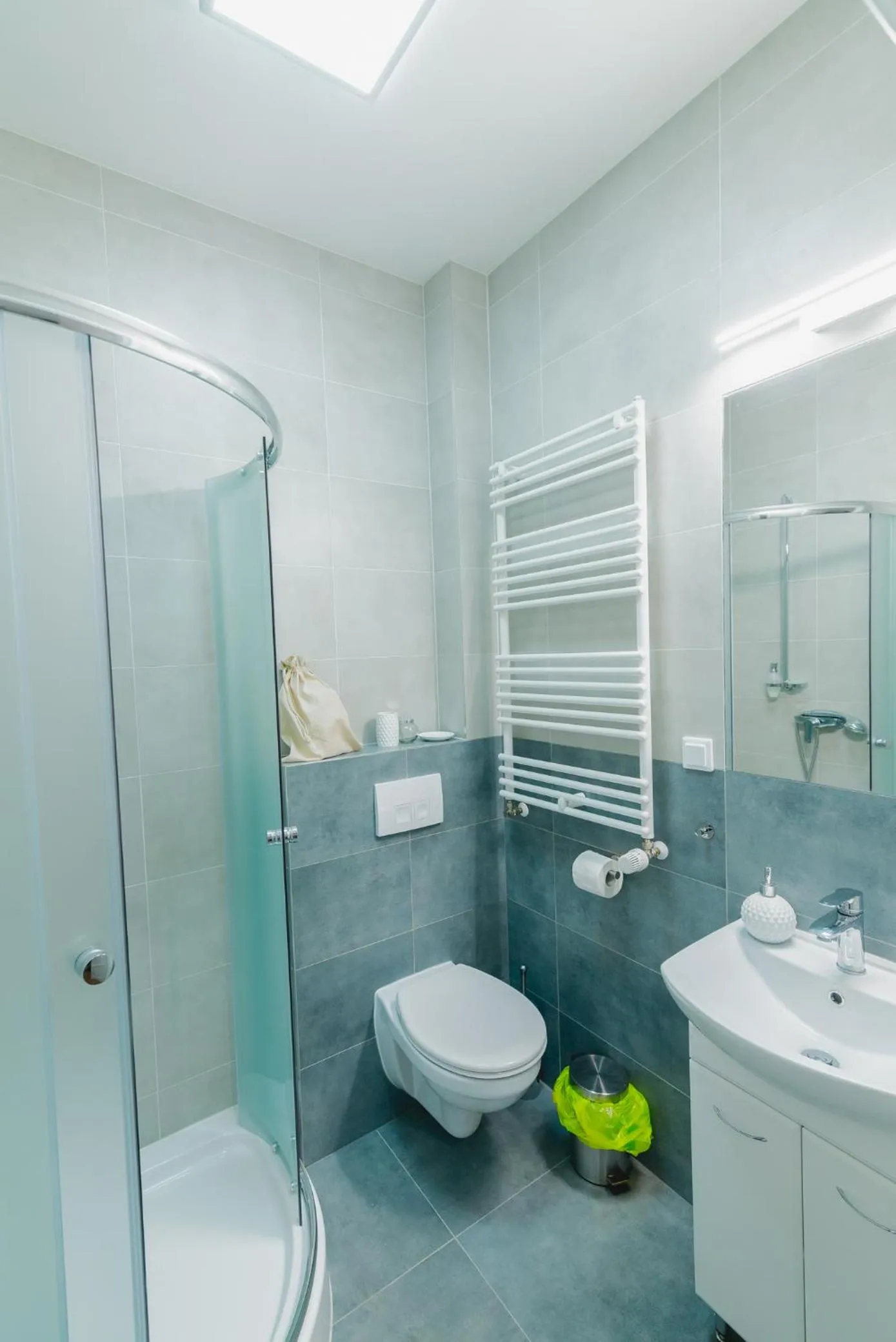 Bathroom in Oak Tree Old Town Apartments