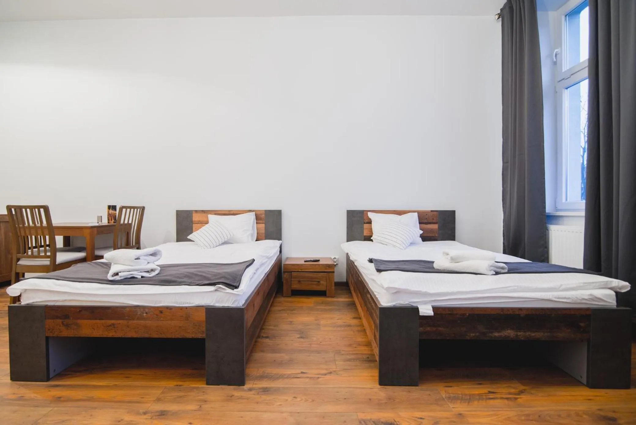 Bed in Oak Tree Old Town Apartments