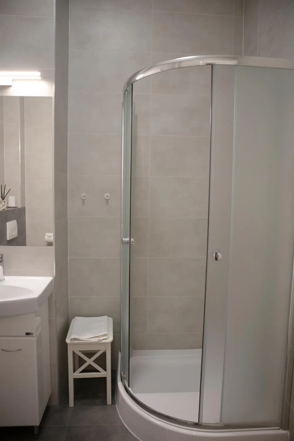 Shower in Oak Tree Old Town Apartments