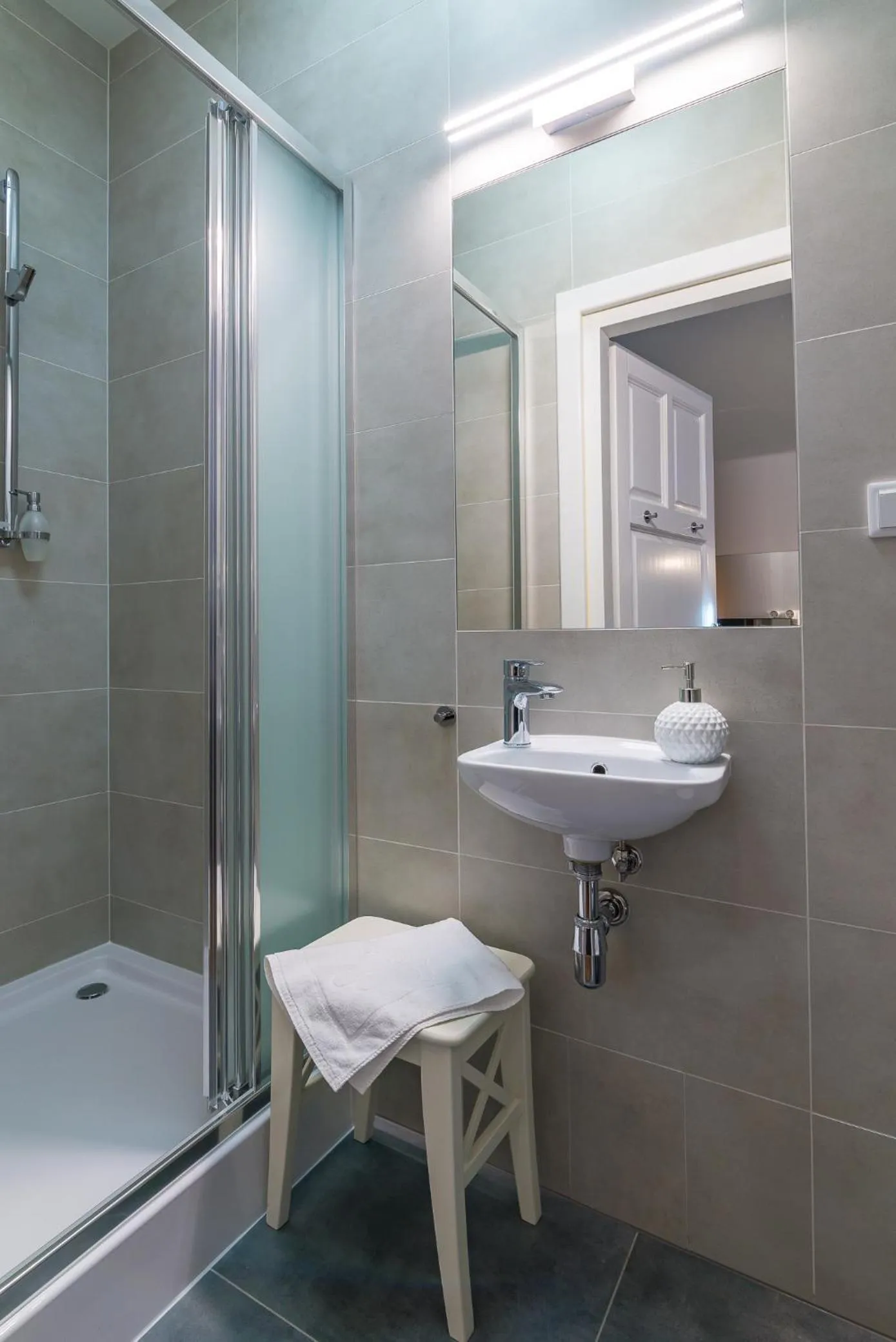 Bathroom in Oak Tree Old Town Apartments