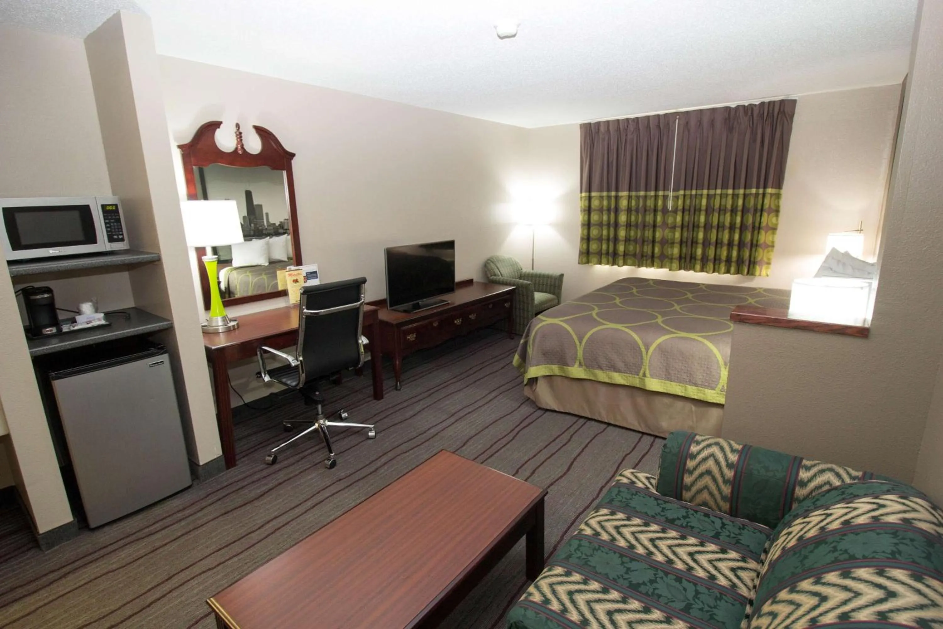 Photo of the whole room, Bed in Super 8 by Wyndham Chicago O'Hare Airport