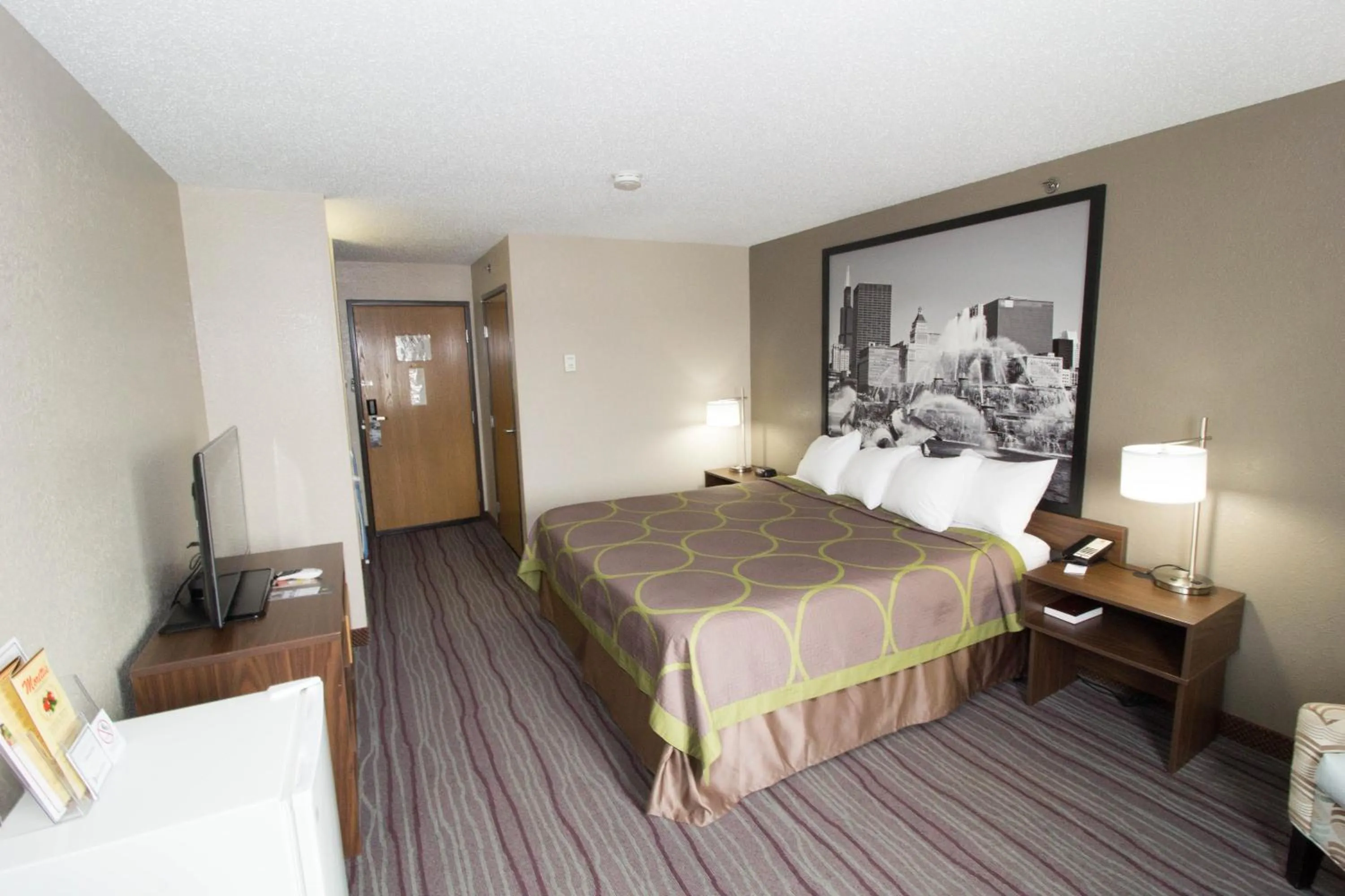 Bed in Super 8 by Wyndham Chicago O'Hare Airport
