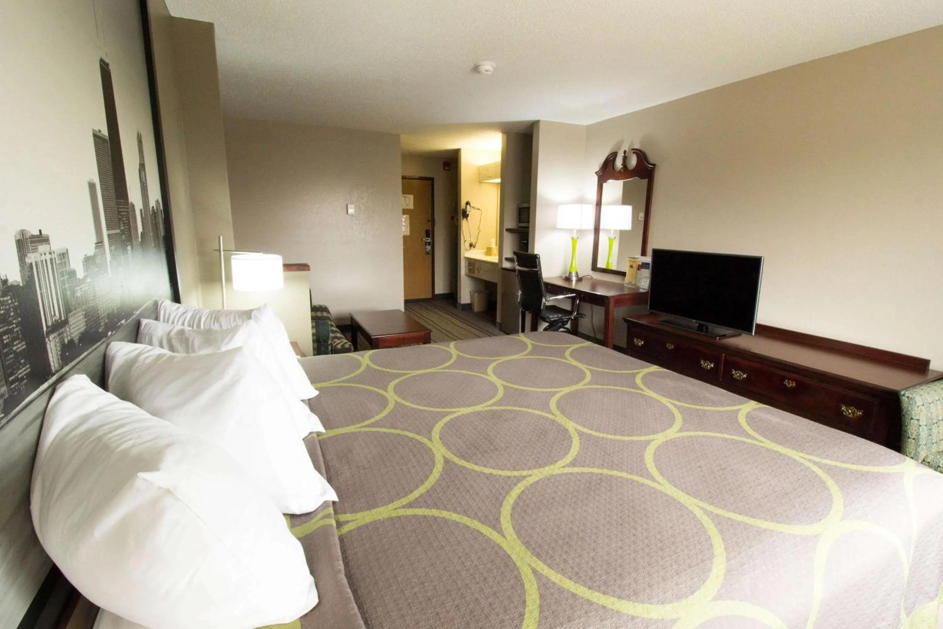Photo of the whole room, Bed in Super 8 by Wyndham Chicago O'Hare Airport